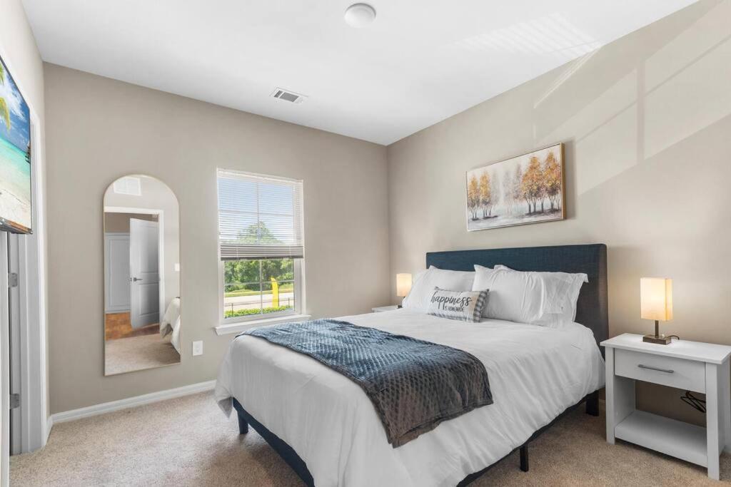 Upscale 1BR/1BA: Resort Vibes, City Edge, Bliss view 2