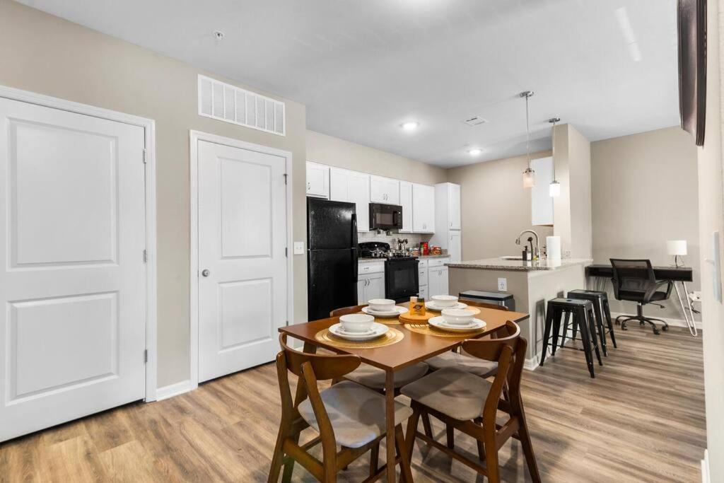 Upscale 1BR/1BA: Resort Vibes, City Edge, Bliss view 4