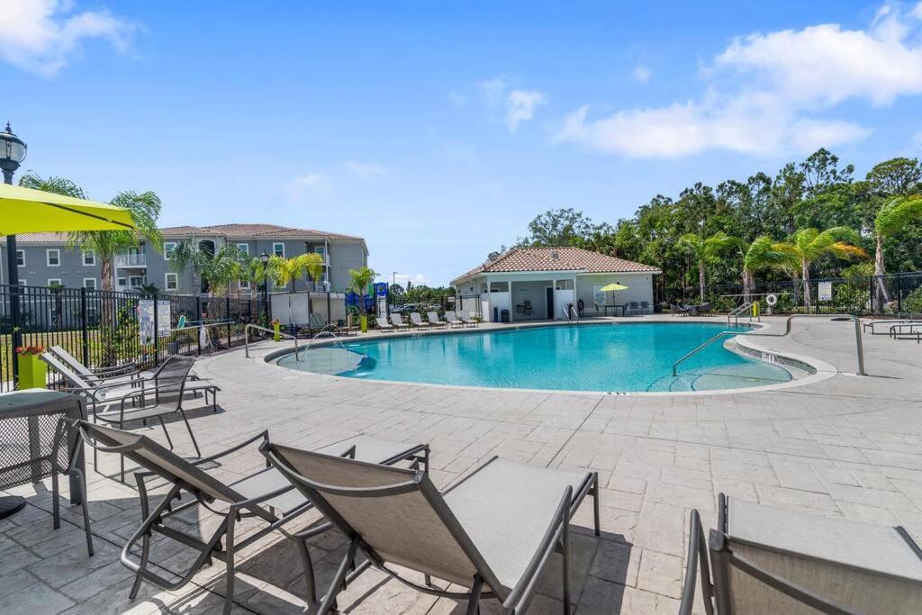 Upscale 1BR/1BA: Resort Vibes, City Edge, Bliss view 5