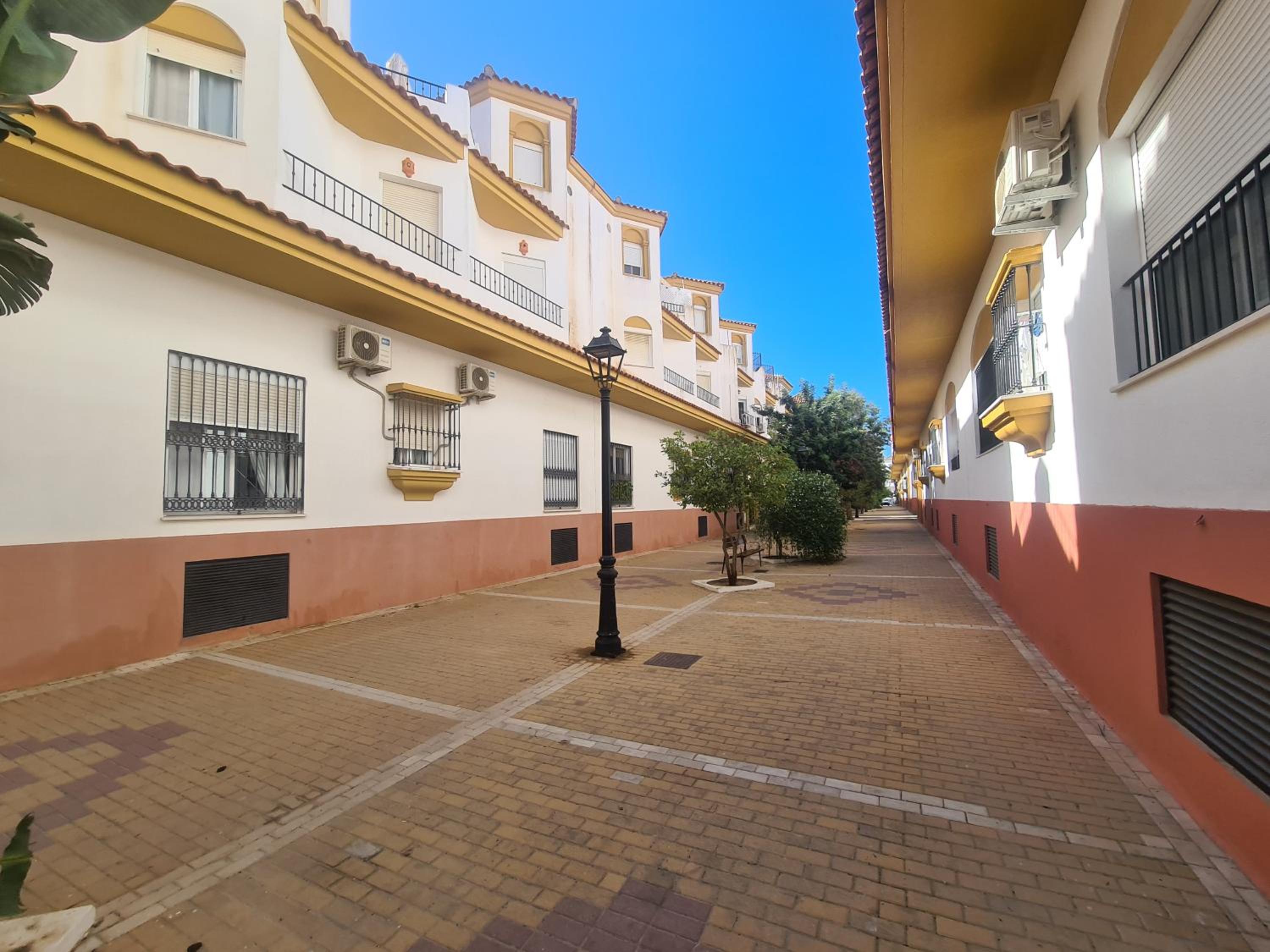 Apartamento Luna de Zahara - Situado en la zona tranquila del pueblo a 3 min de la playa y ocio view 2