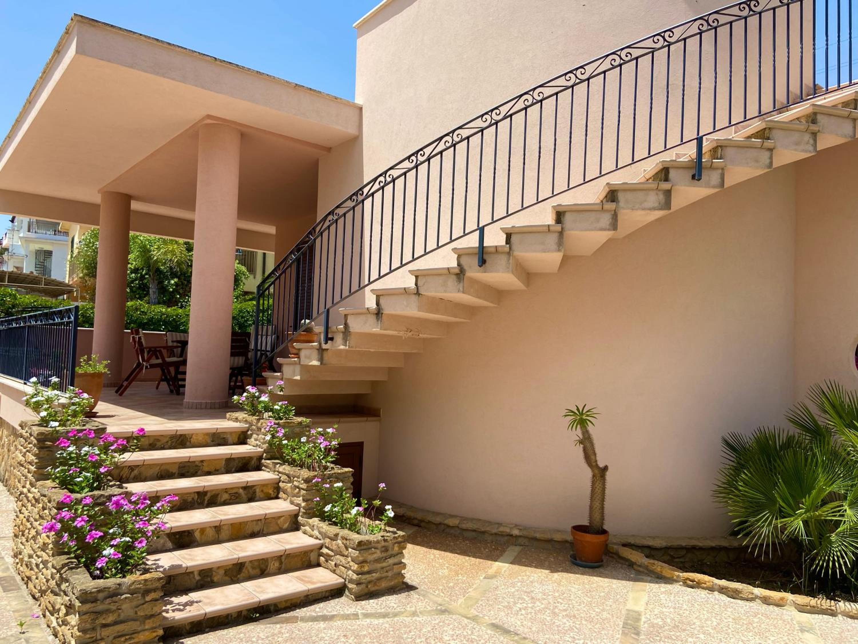 Villa Vinci view 2