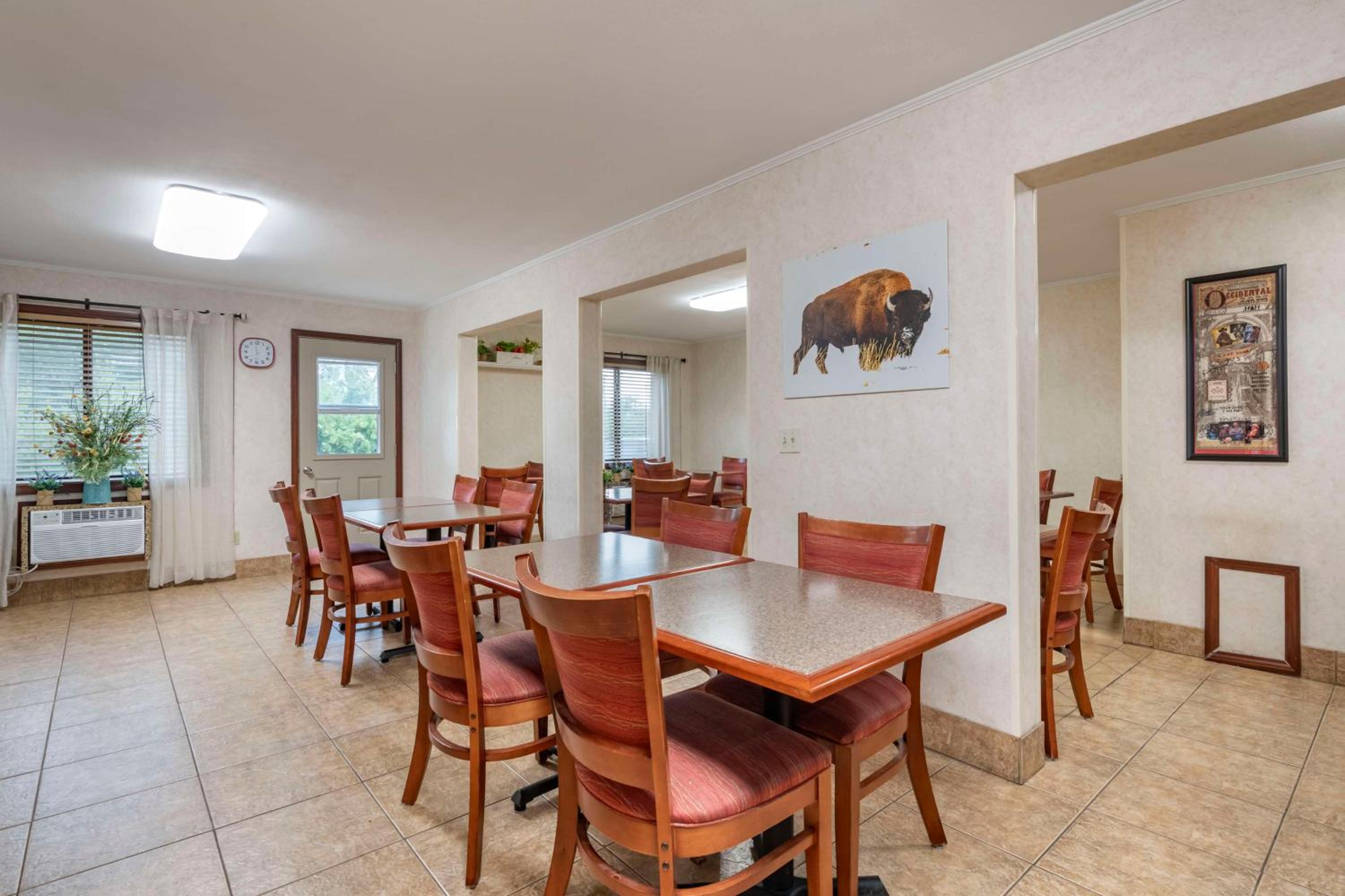 Buffalo Vacations - SureStay Plus Hotel by Best Western Buffalo - Property Image 4