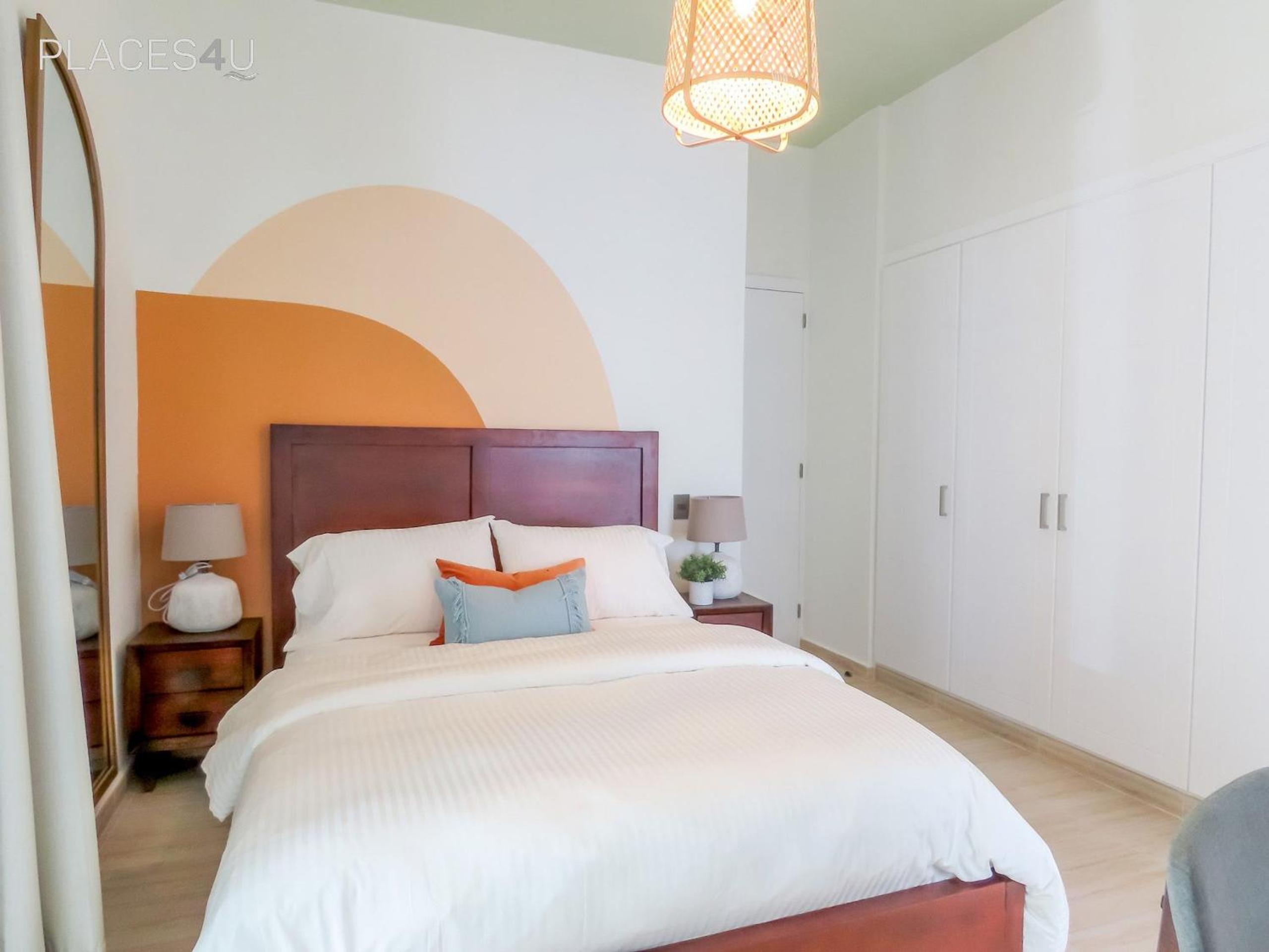 Amazing I bedroom apartment steps from the beach view 4