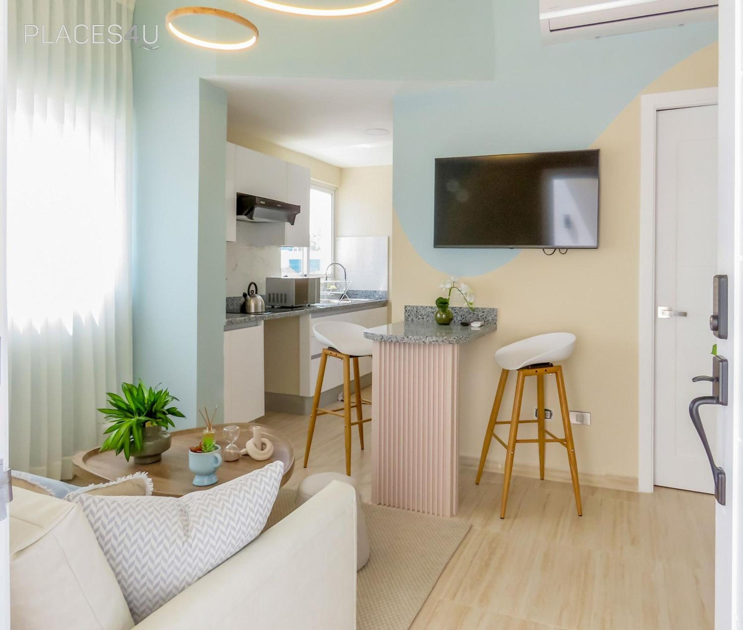 Amazing I bedroom apartment steps from the beach view 2
