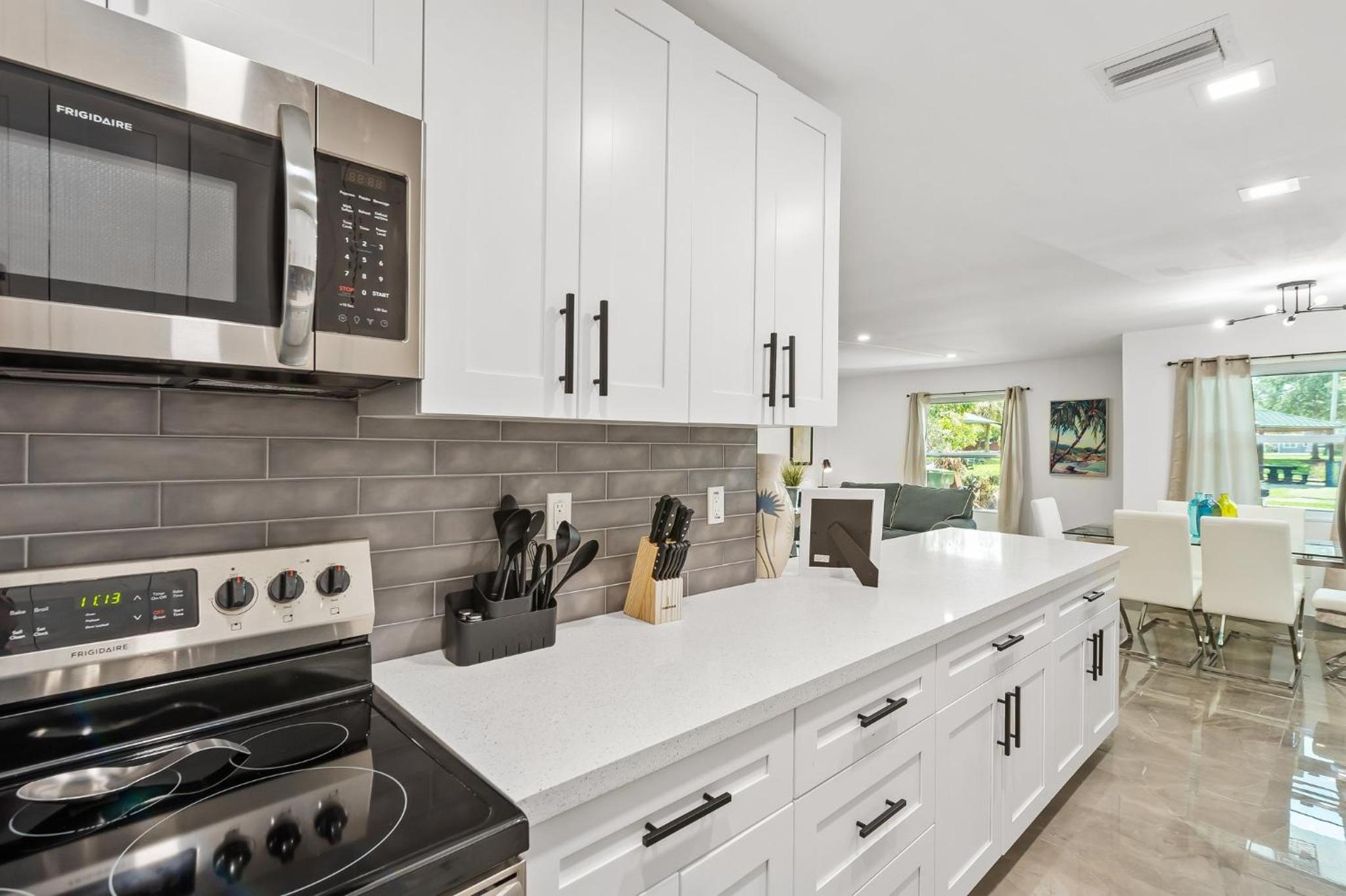 Duplex Renovated Newly Furnished Spacious 2 Miles to Las Olas Riverfront Entertainment District 4 Miles to Beach view 2