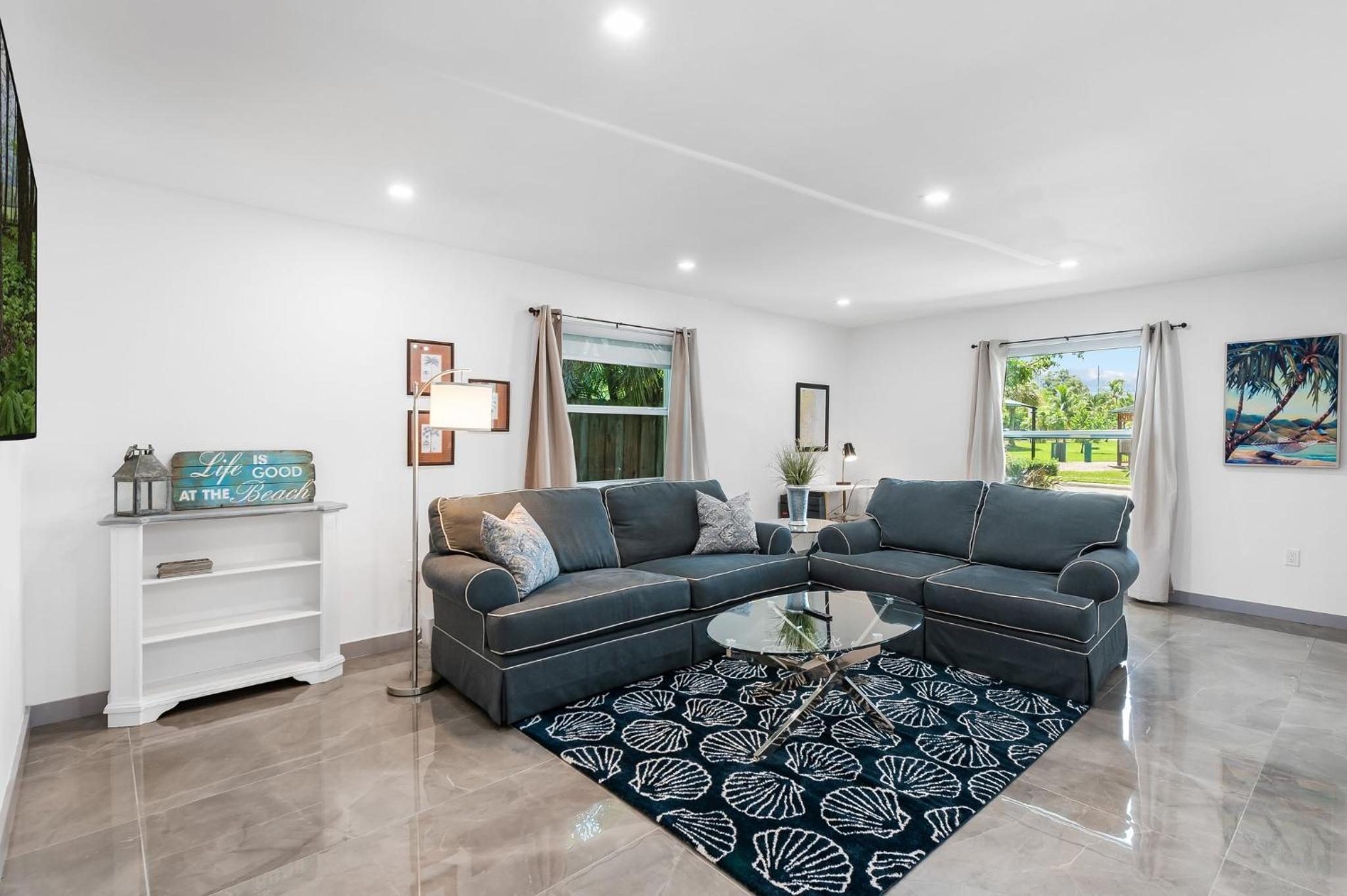 Duplex Renovated Newly Furnished Spacious 2 Miles to Las Olas Riverfront Entertainment District 4 Miles to Beach view 4