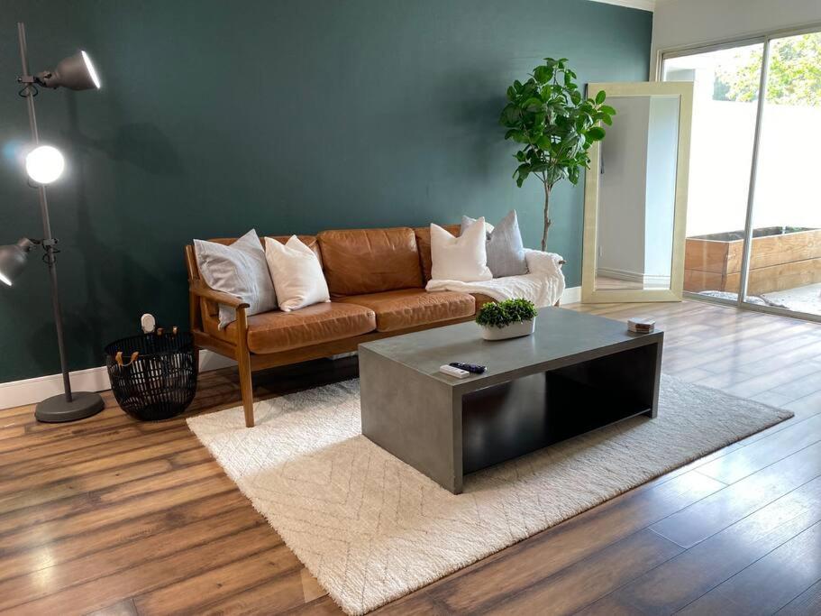 King Bed - Condo in Irvine, photo 28