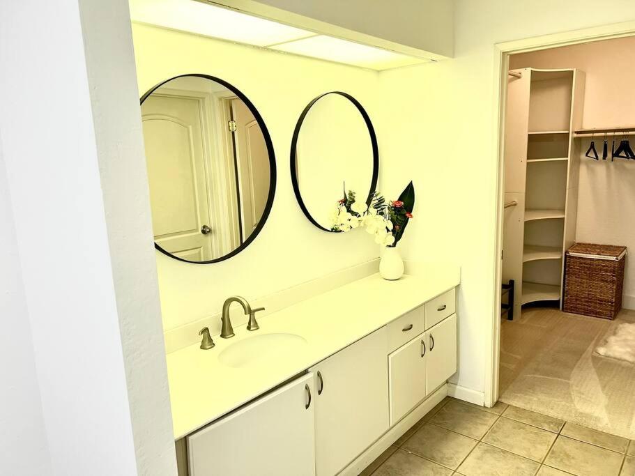 King Bed - Condo in Irvine, photo 39