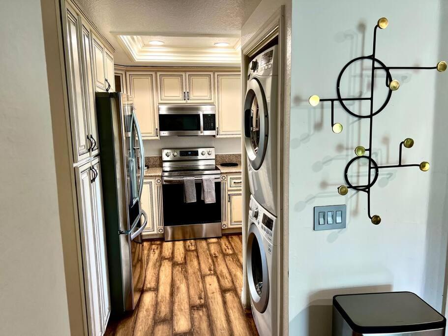 King Bed - Condo in Irvine, photo 43