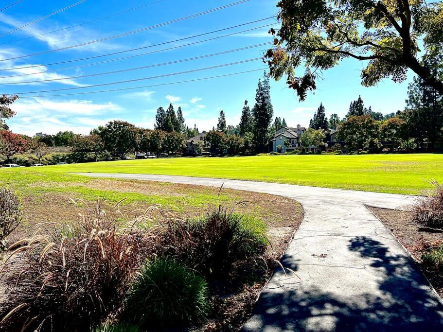 King Bed - Condo in Irvine, photo 14