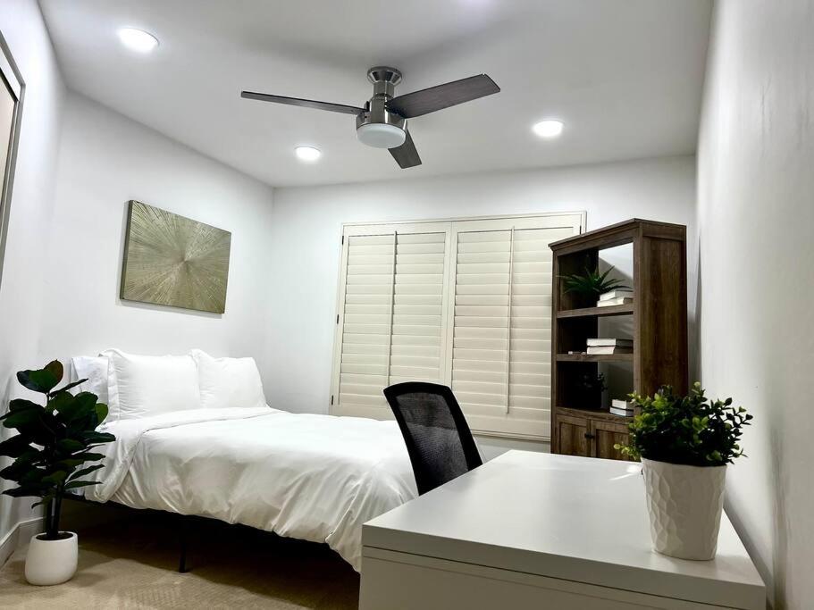 King Bed - Condo in Irvine, photo 27