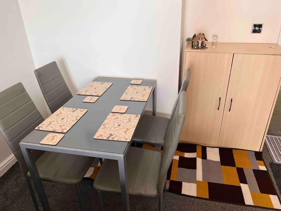 Lincoln View Sleeps 4 Balcony Self check-in view 2