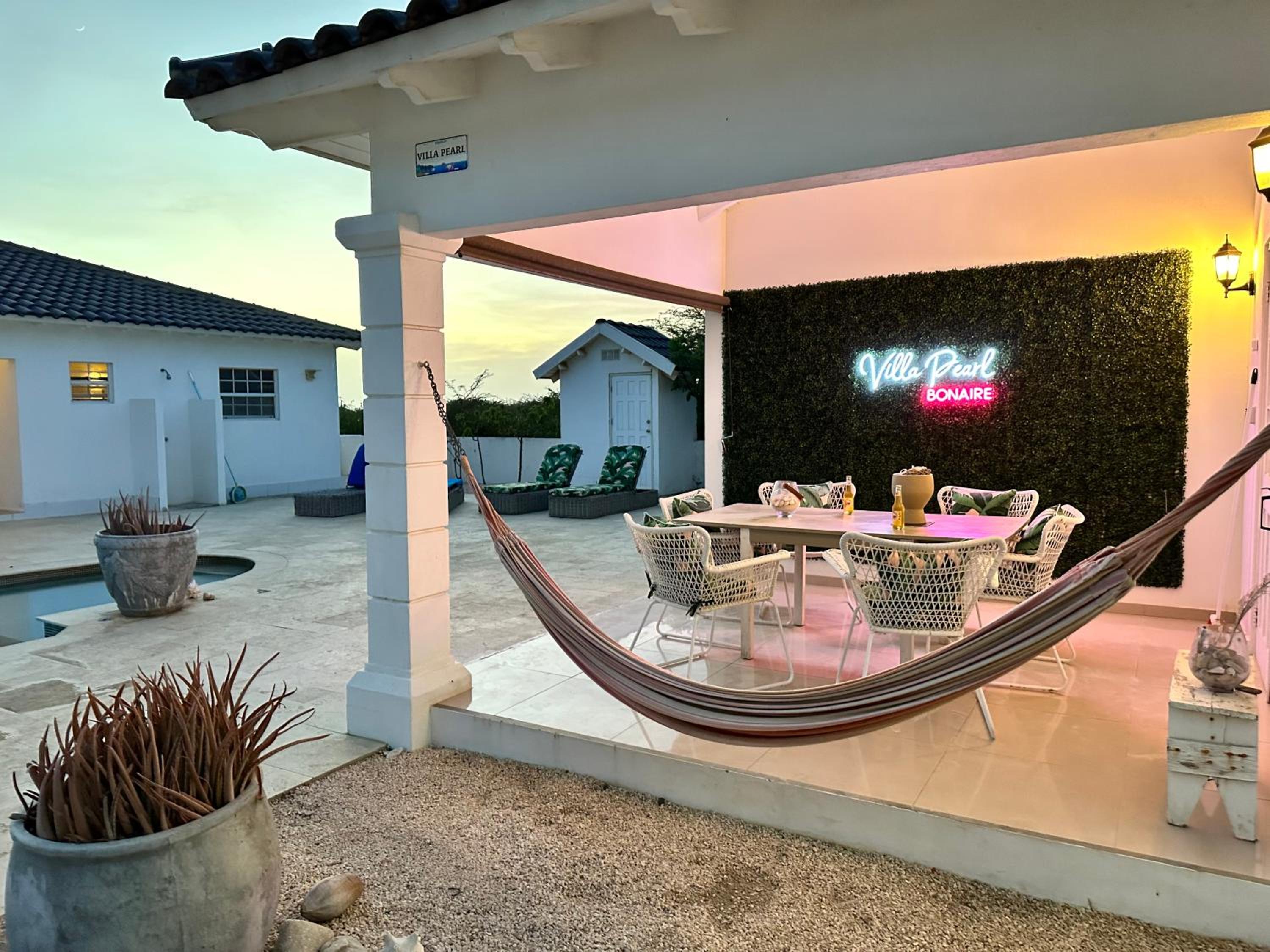 Villa Pearl - Steps from the Sea