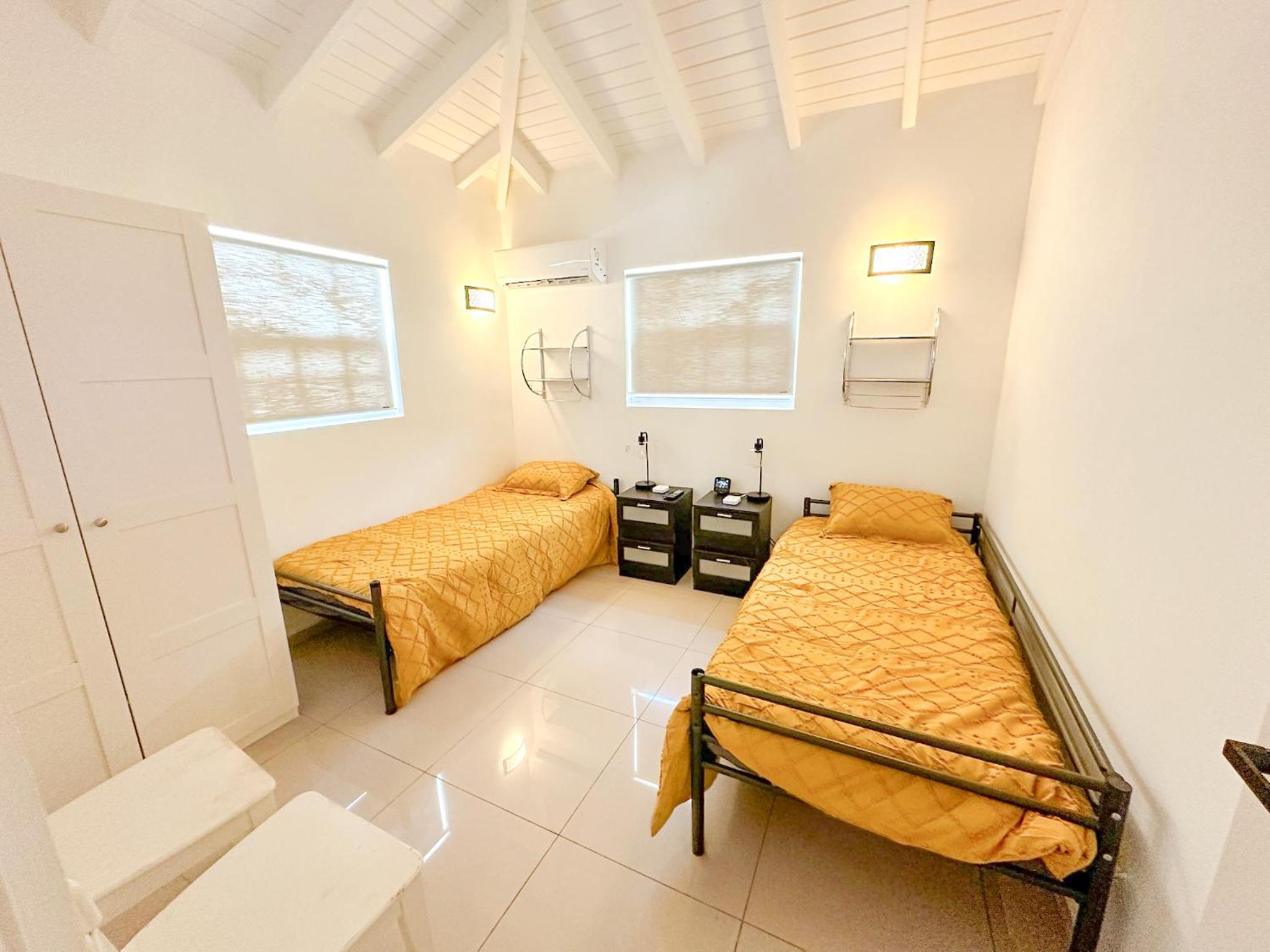 Villa Pearl - Steps from the Sea