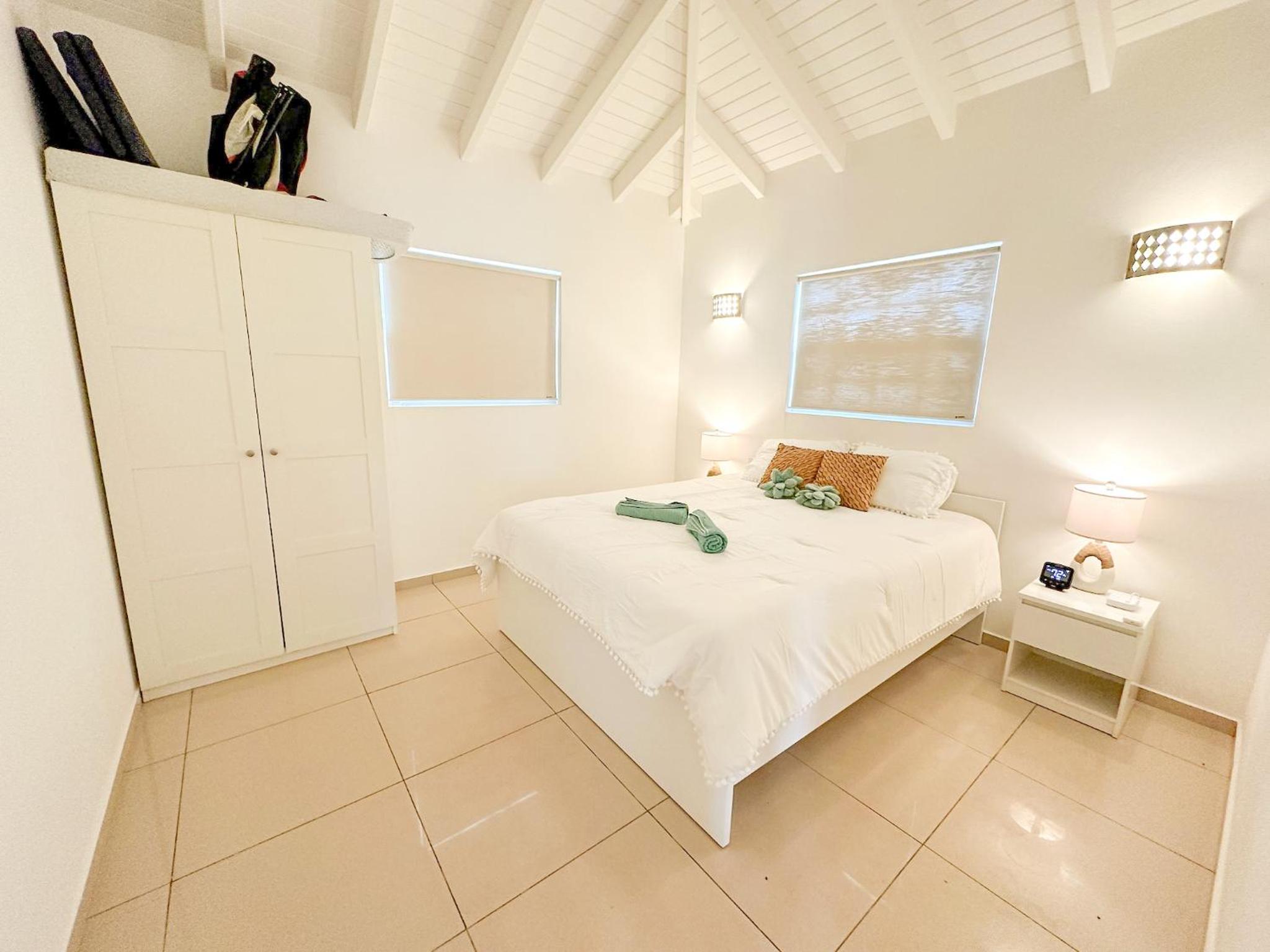 Villa Pearl - Steps from the Sea