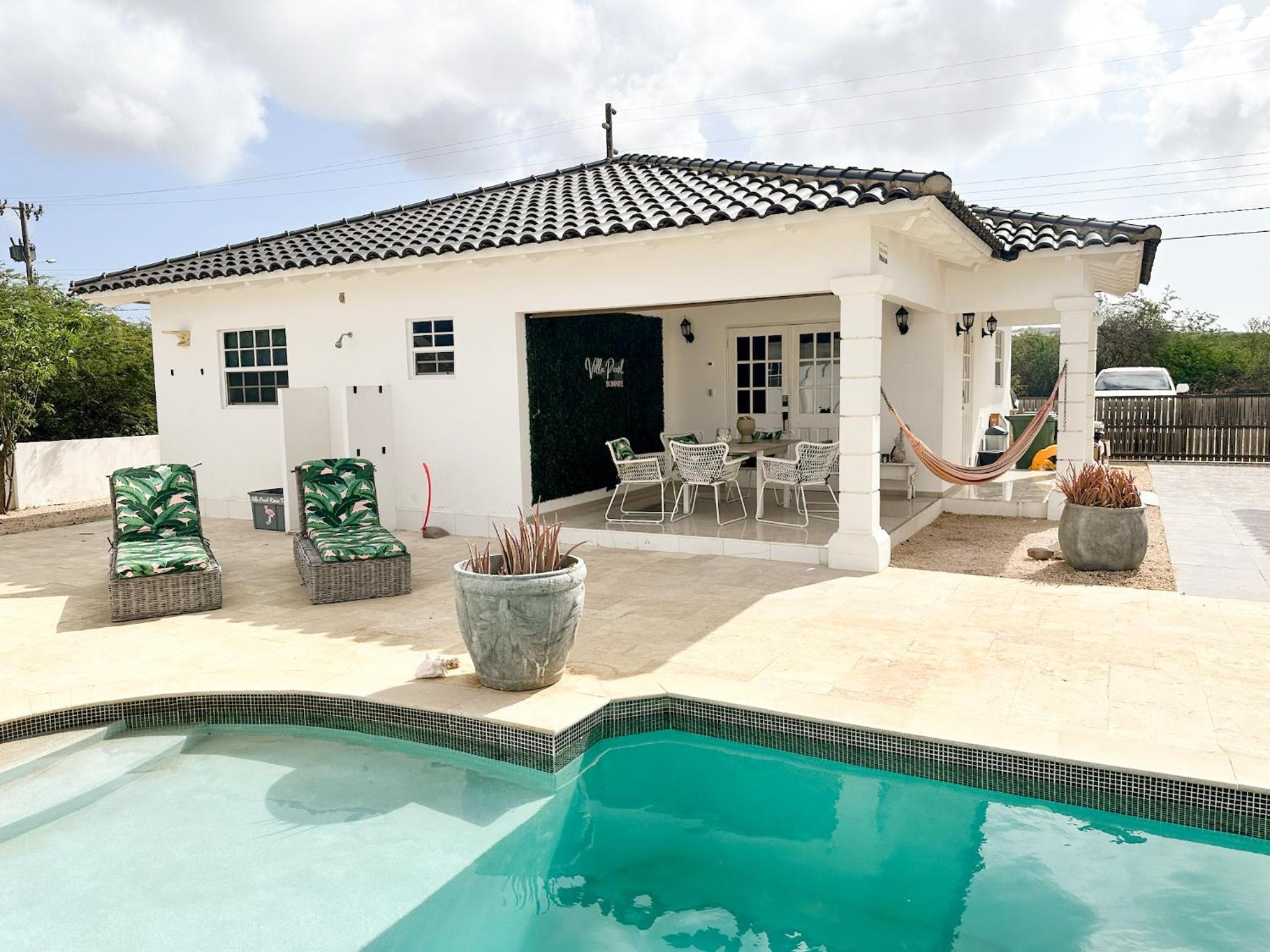Villa Pearl - Steps from the Sea