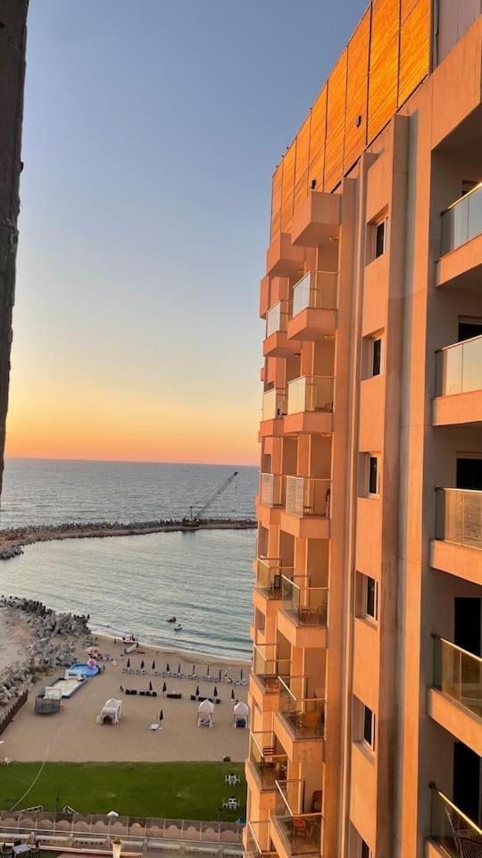 Stunning Seaview Apartment