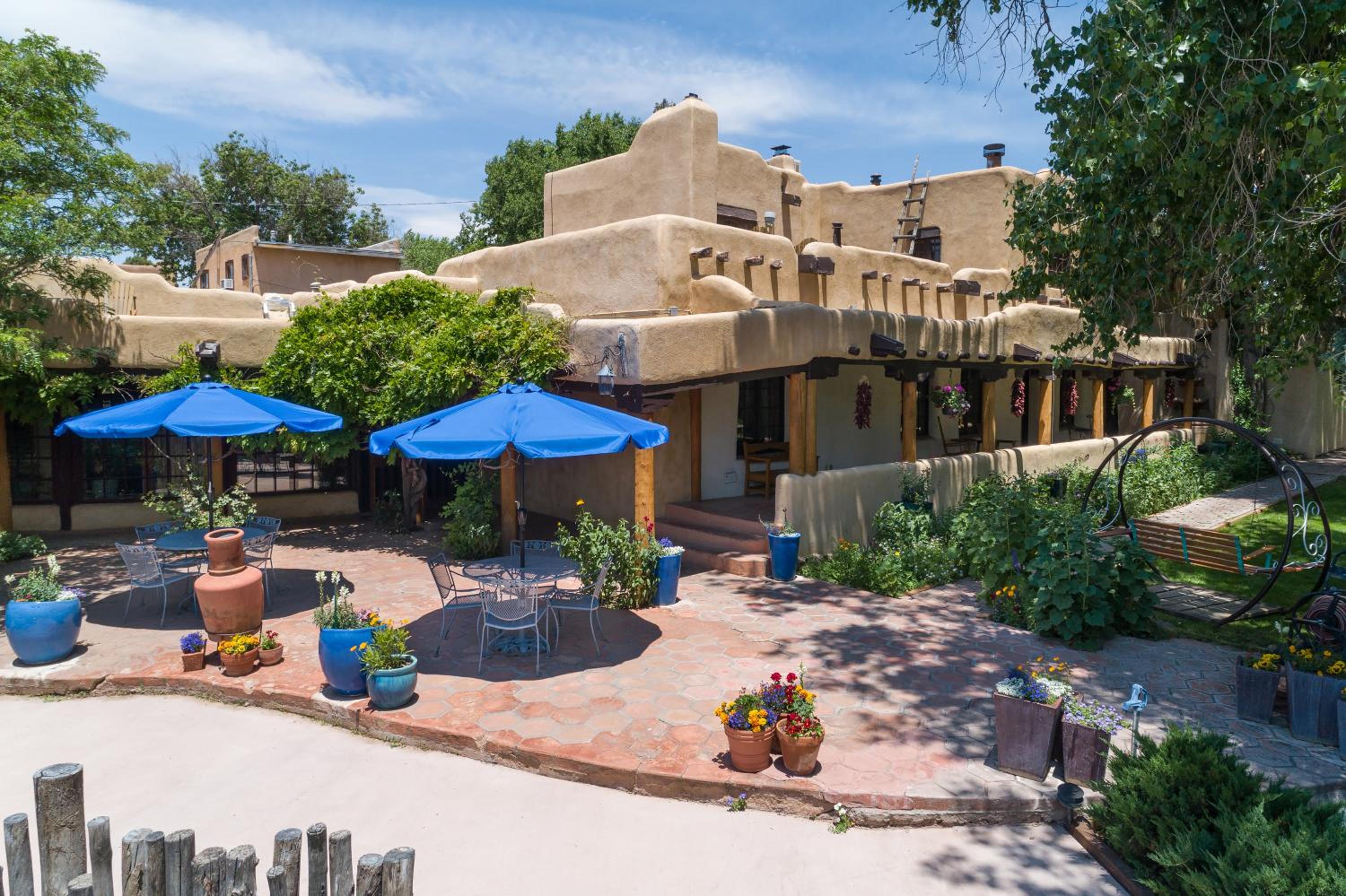 Inn on La Loma Plaza