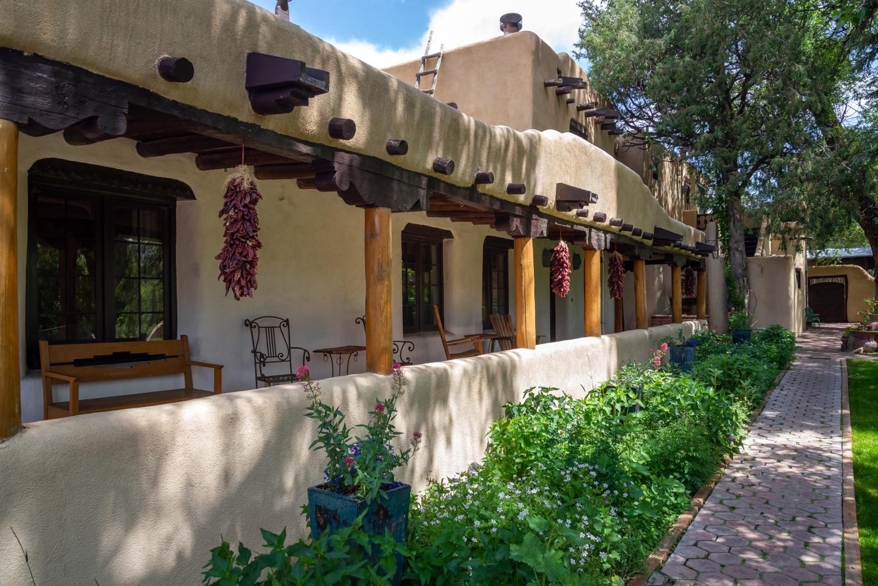 Inn on La Loma Plaza