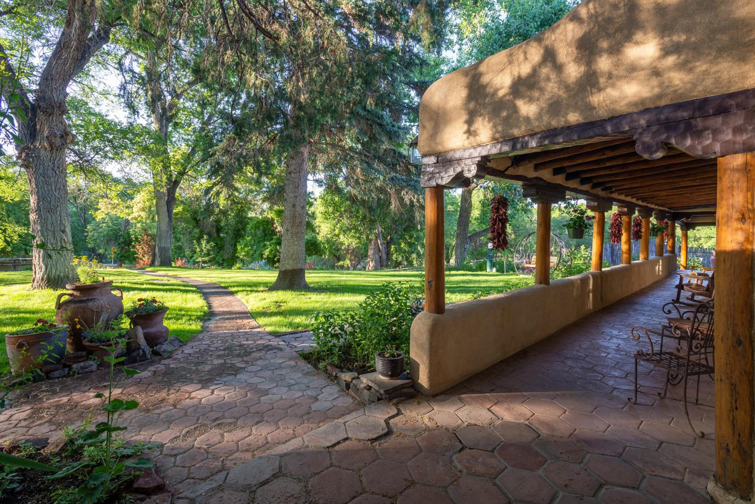 Inn on La Loma Plaza