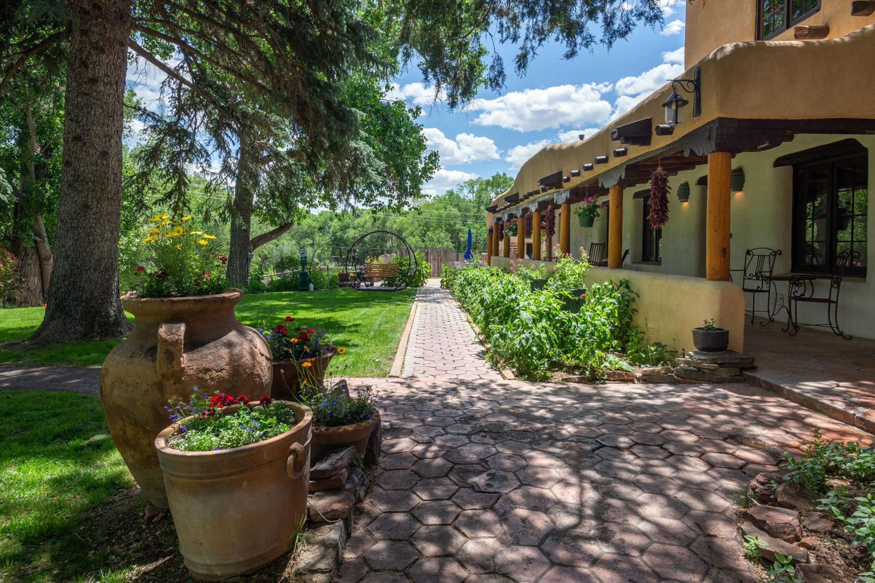 Inn on La Loma Plaza