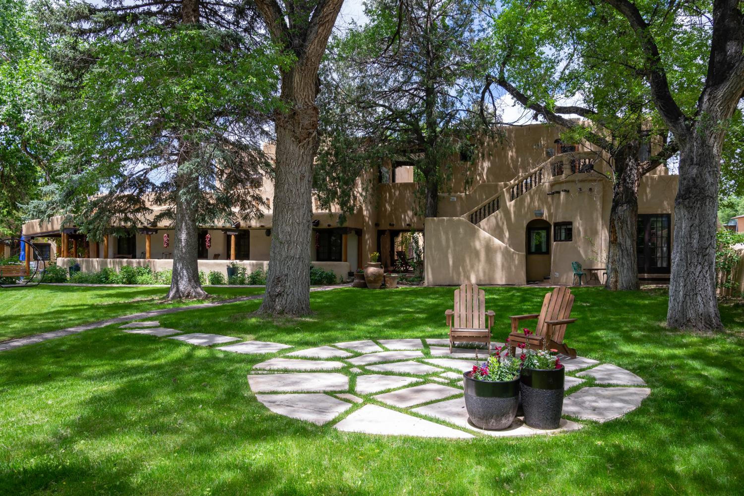 Inn on La Loma Plaza