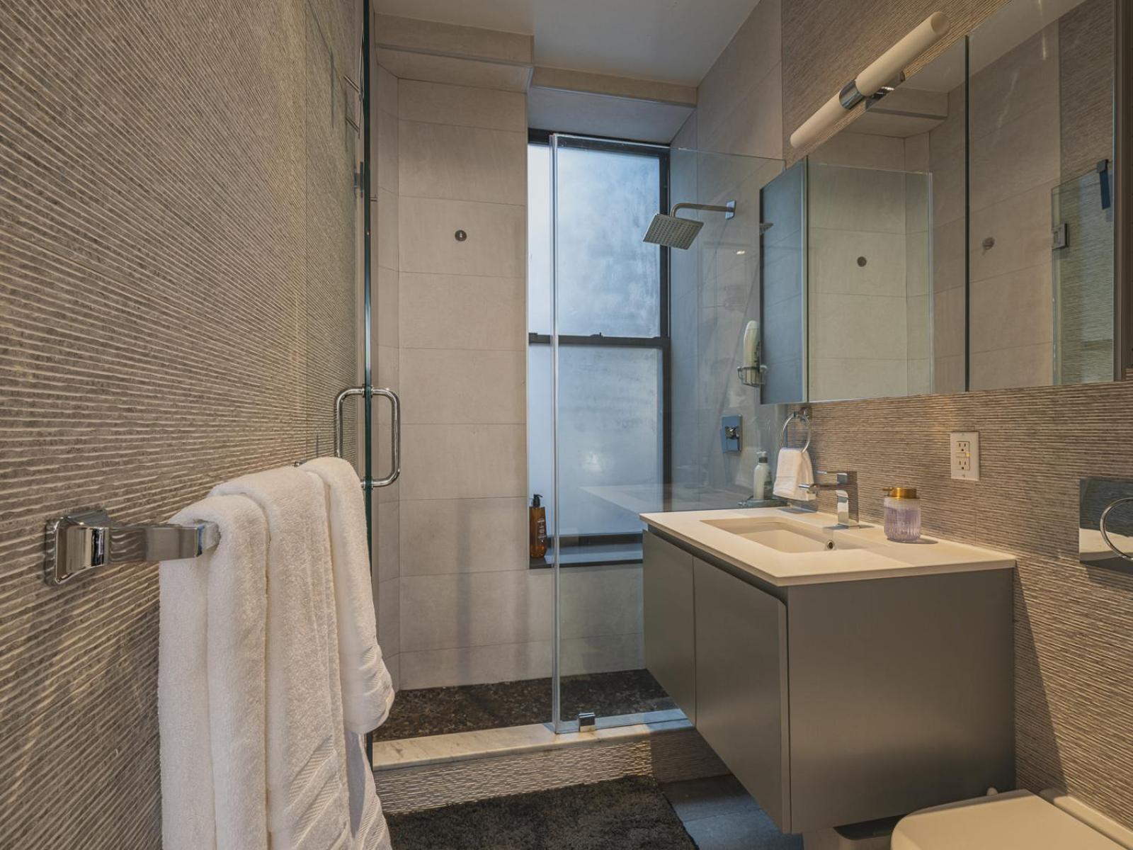 Cozy & Convenient Midtown Condo-Hotel!