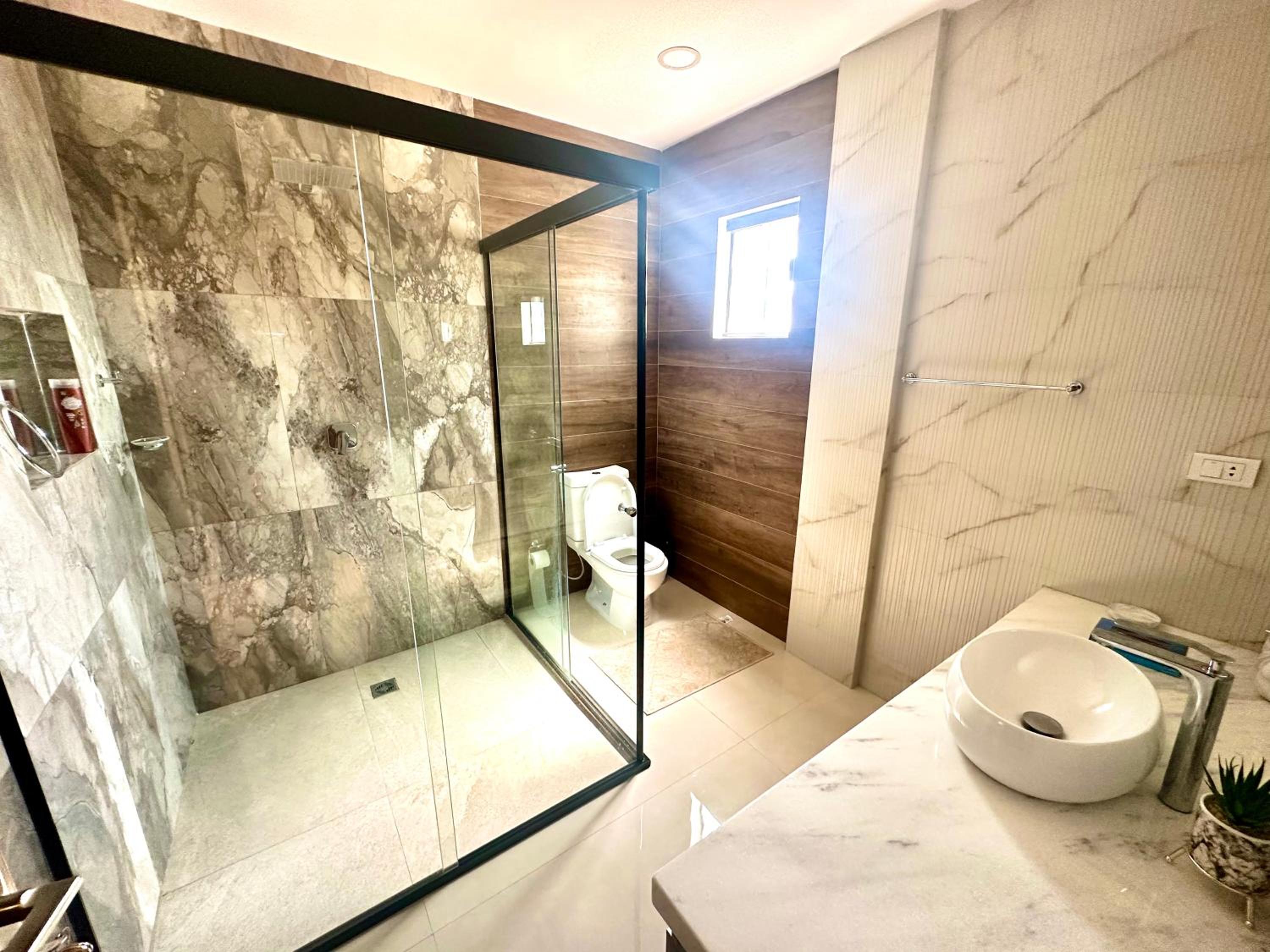 Urubo casa de dos pisos con sauna y piscina
