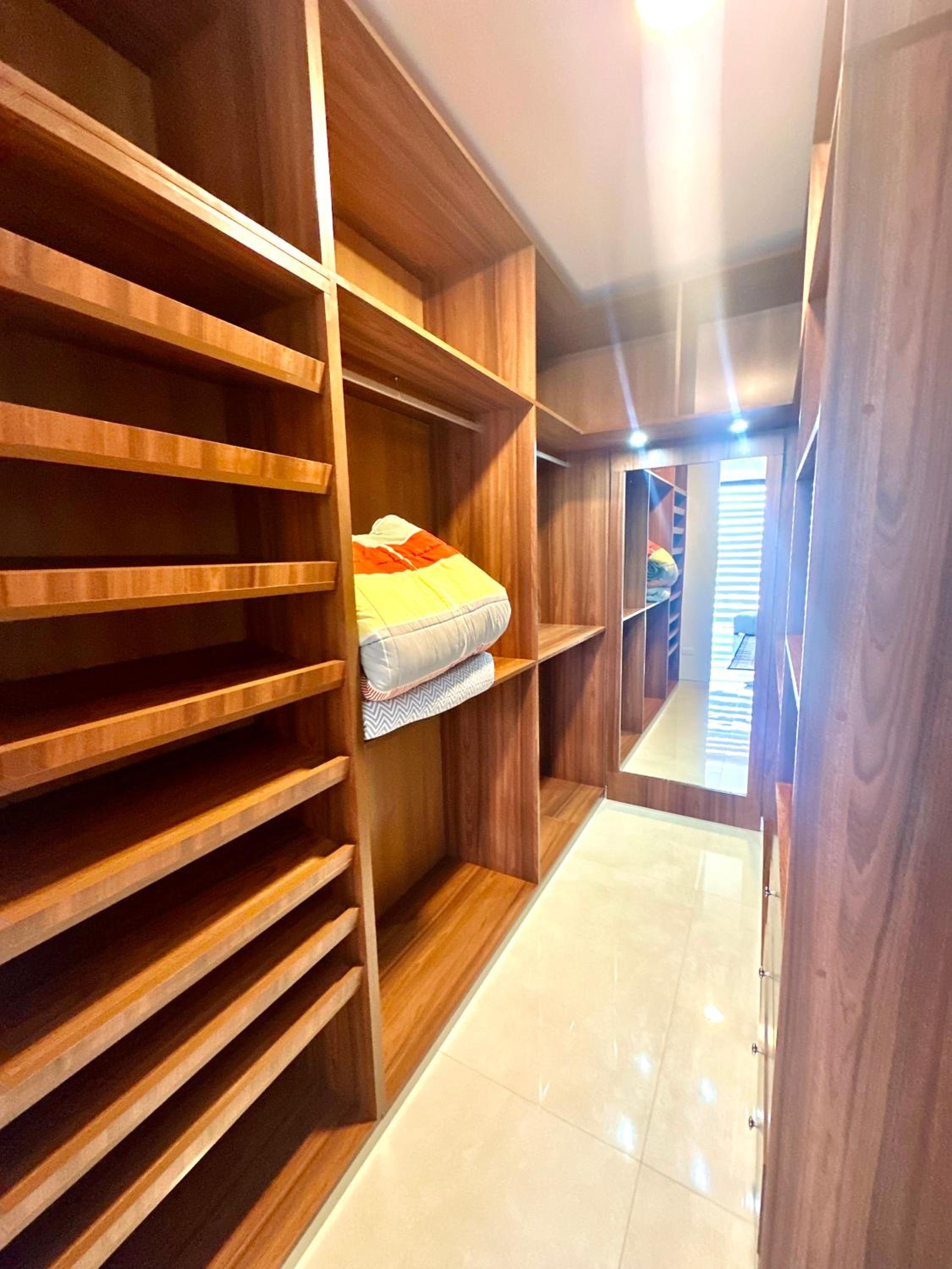 Urubo casa de dos pisos con sauna y piscina