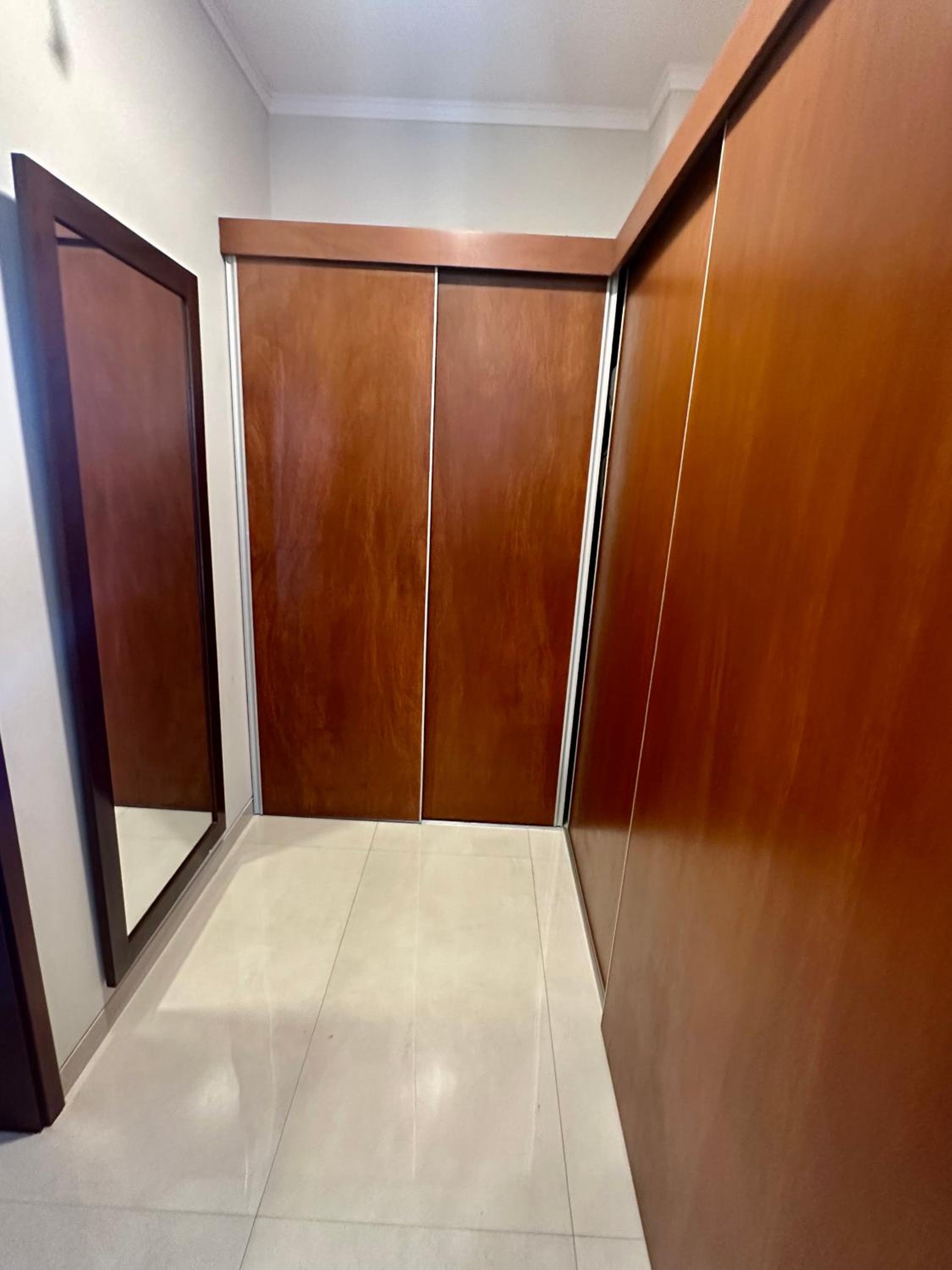 Urubo casa de dos pisos con sauna y piscina