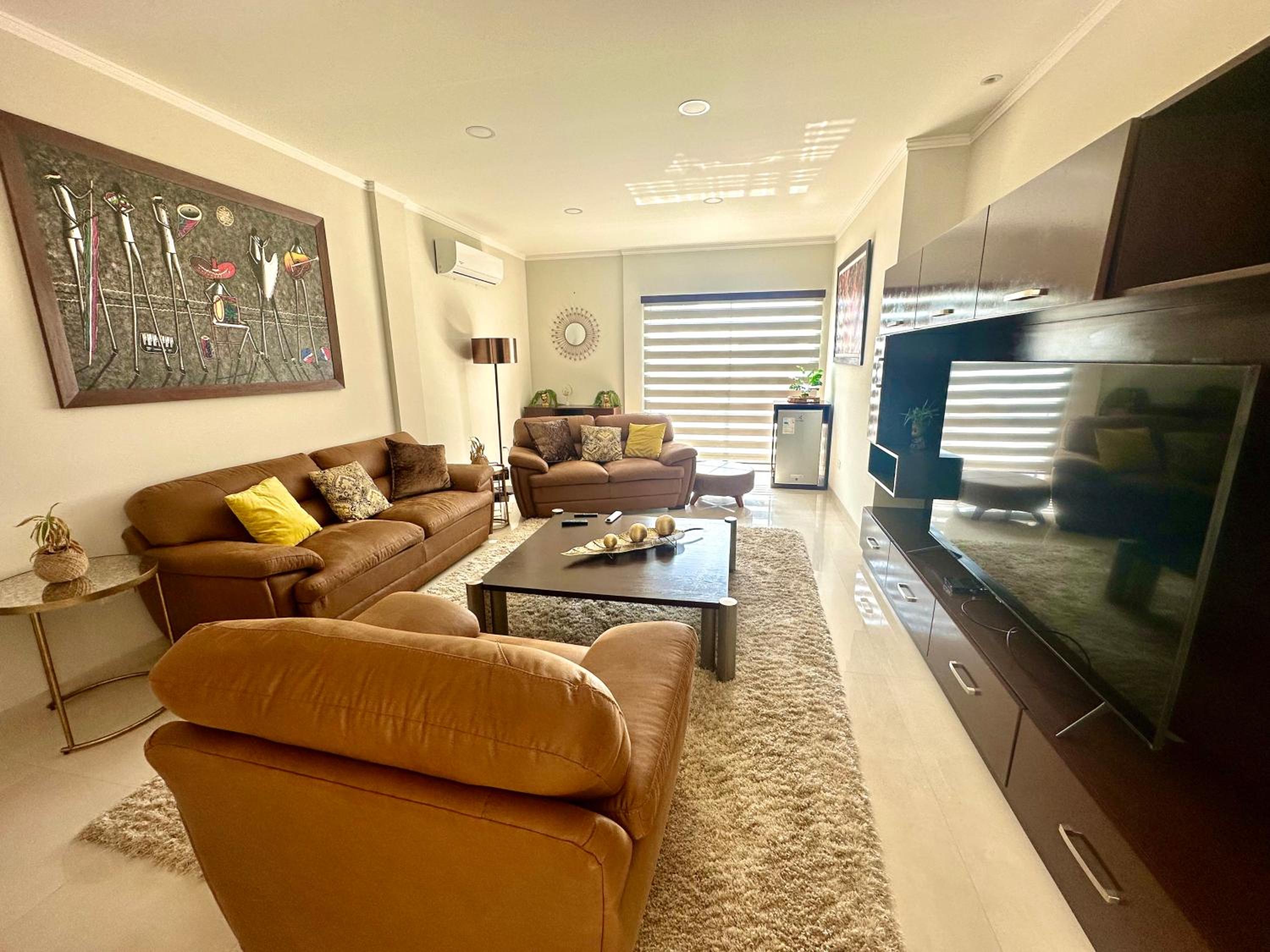 Urubo casa de dos pisos con sauna y piscina