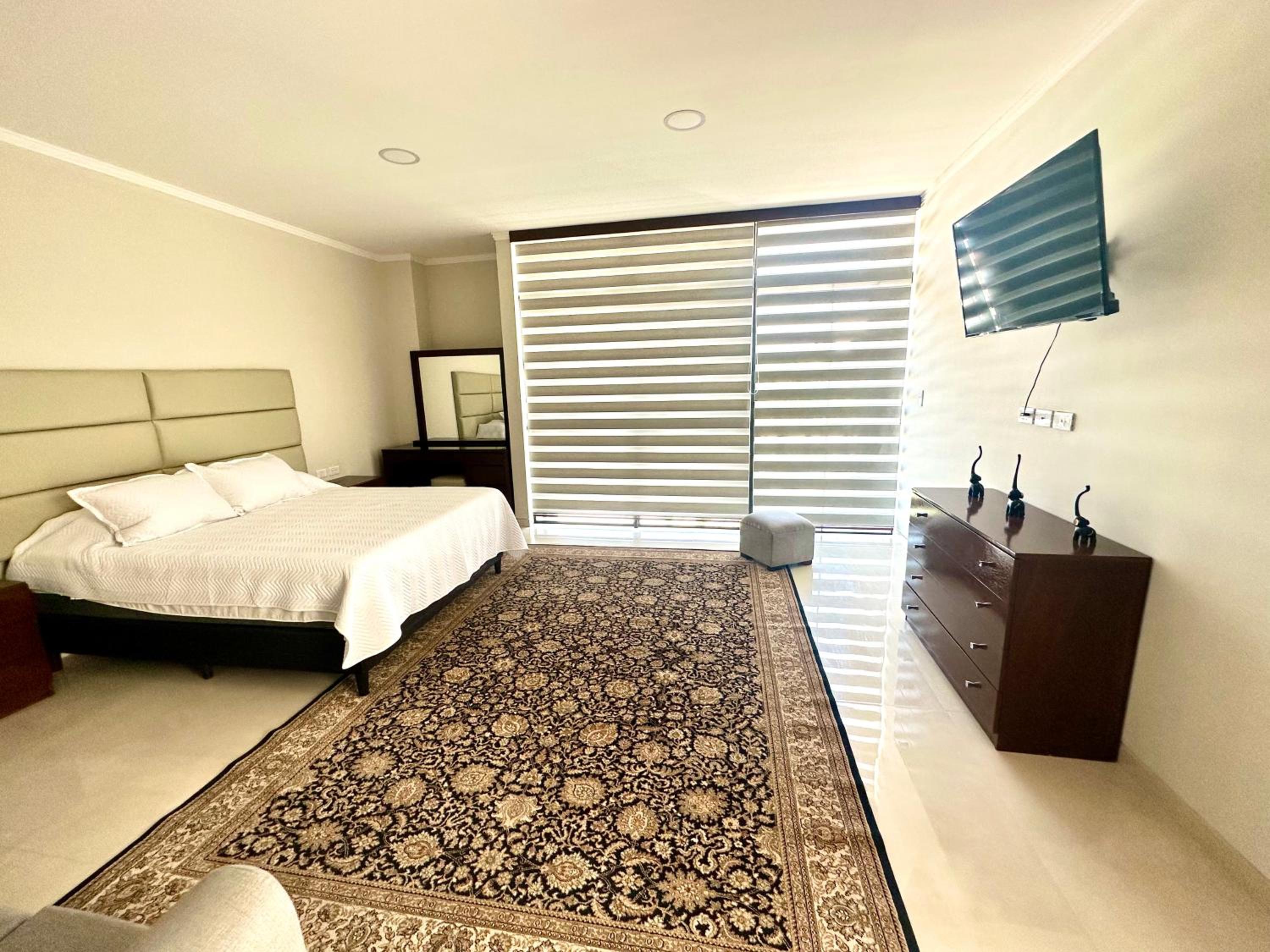 Urubo casa de dos pisos con sauna y piscina