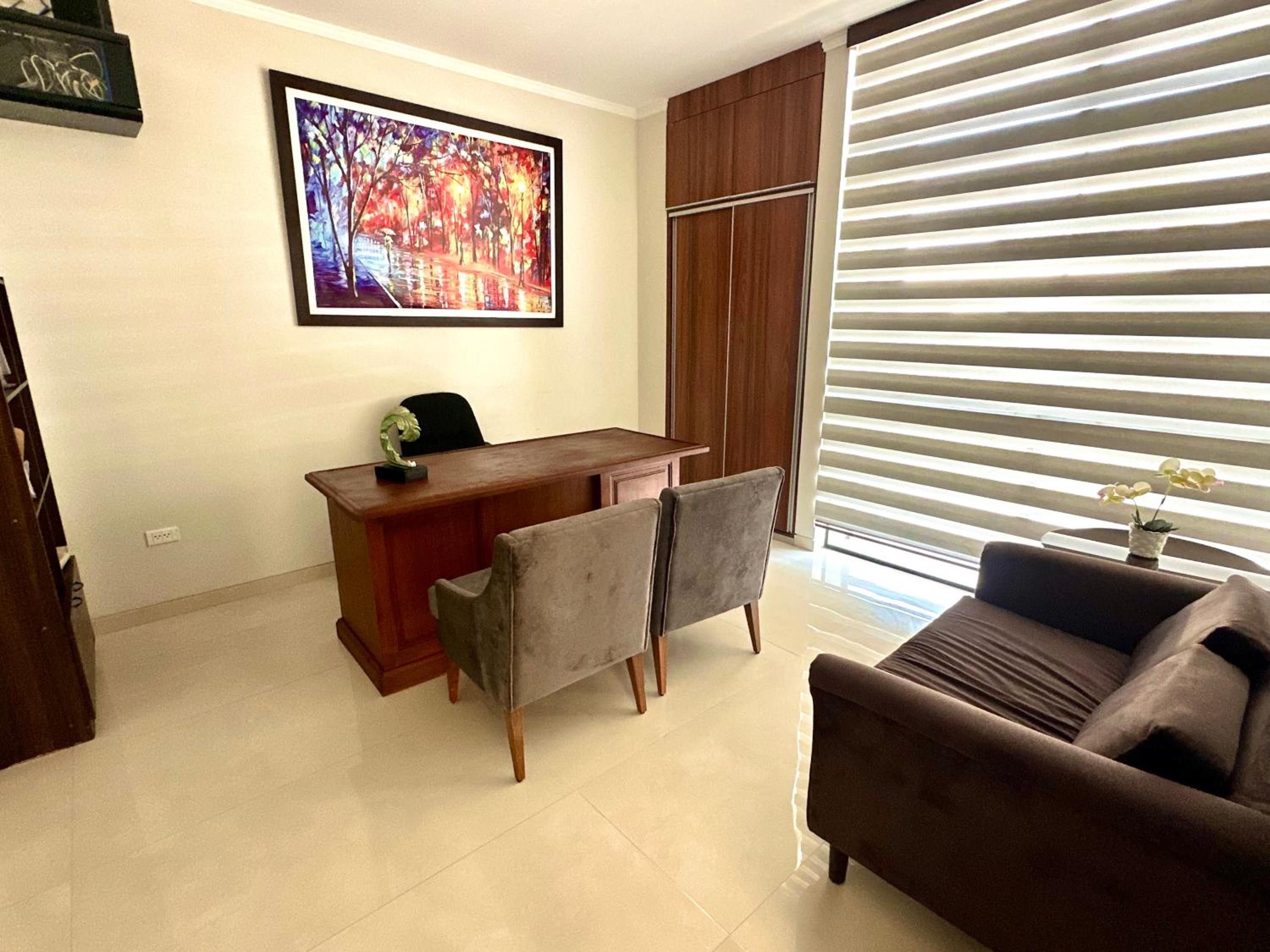 Urubo casa de dos pisos con sauna y piscina