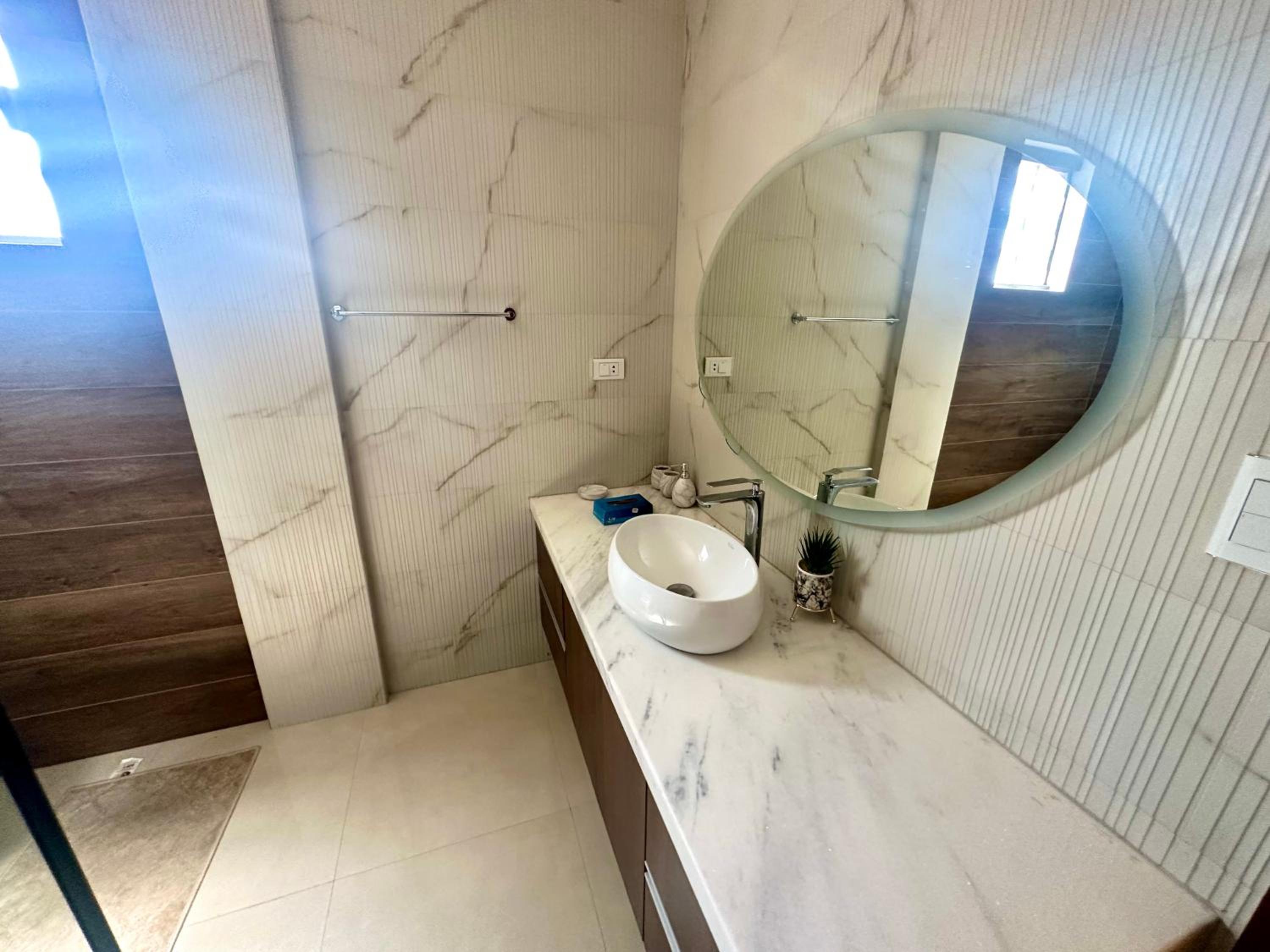 Urubo casa de dos pisos con sauna y piscina