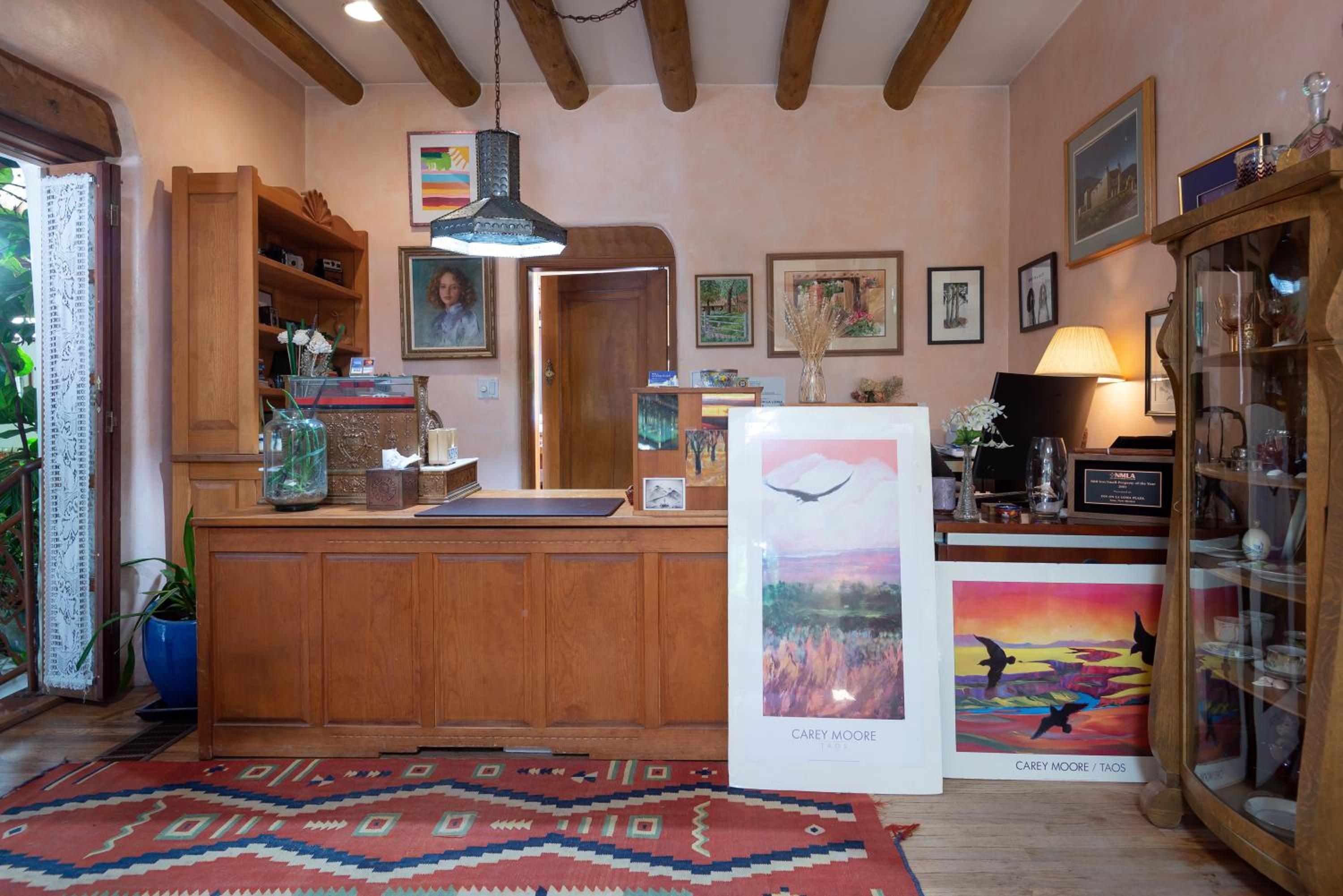 Inn on La Loma Plaza