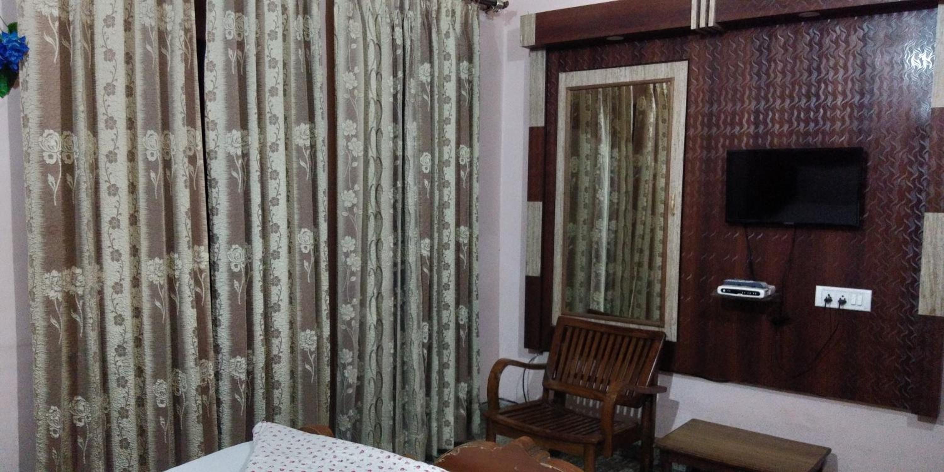 OSAHAN PARADISE HOMESTAY NEAR Golden temple and park view