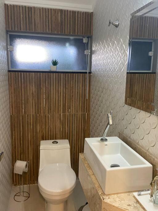 Sobrado moderno, piscina privativa, condomínio Morada da Praia!