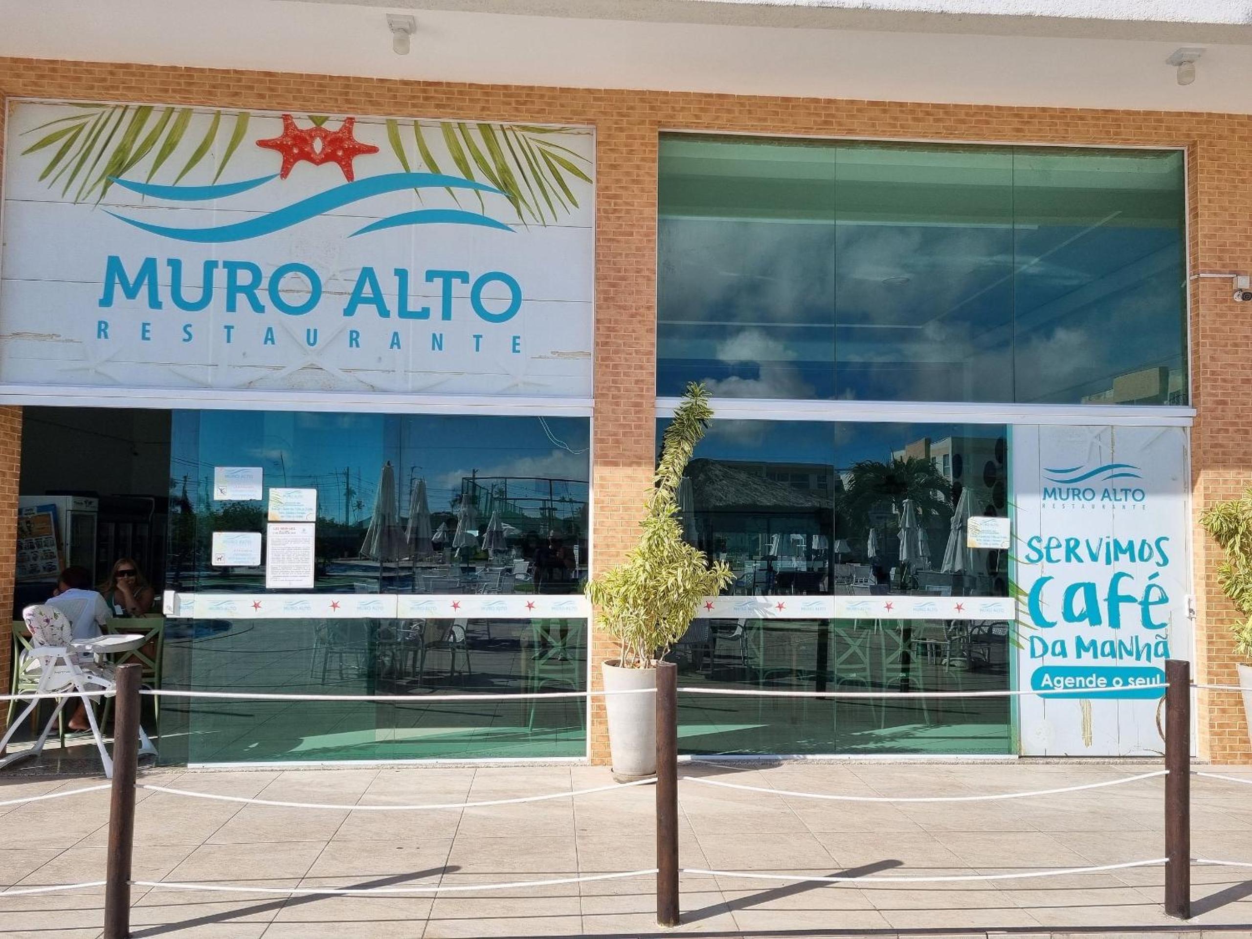 Muro Alto Condomínio Clube Porto de Galinhas por Brevelar