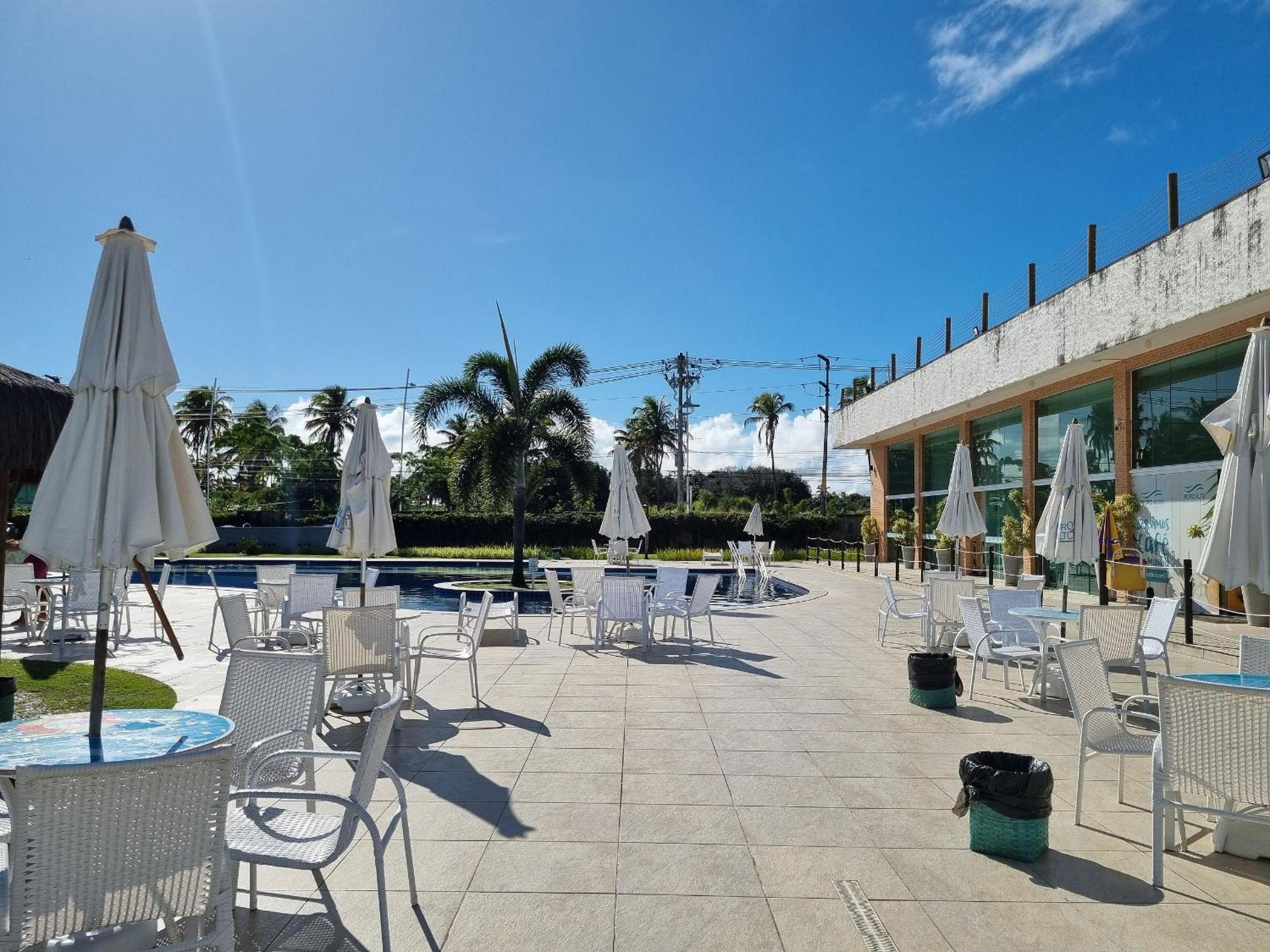 Muro Alto Condomínio Clube Porto de Galinhas por Brevelar