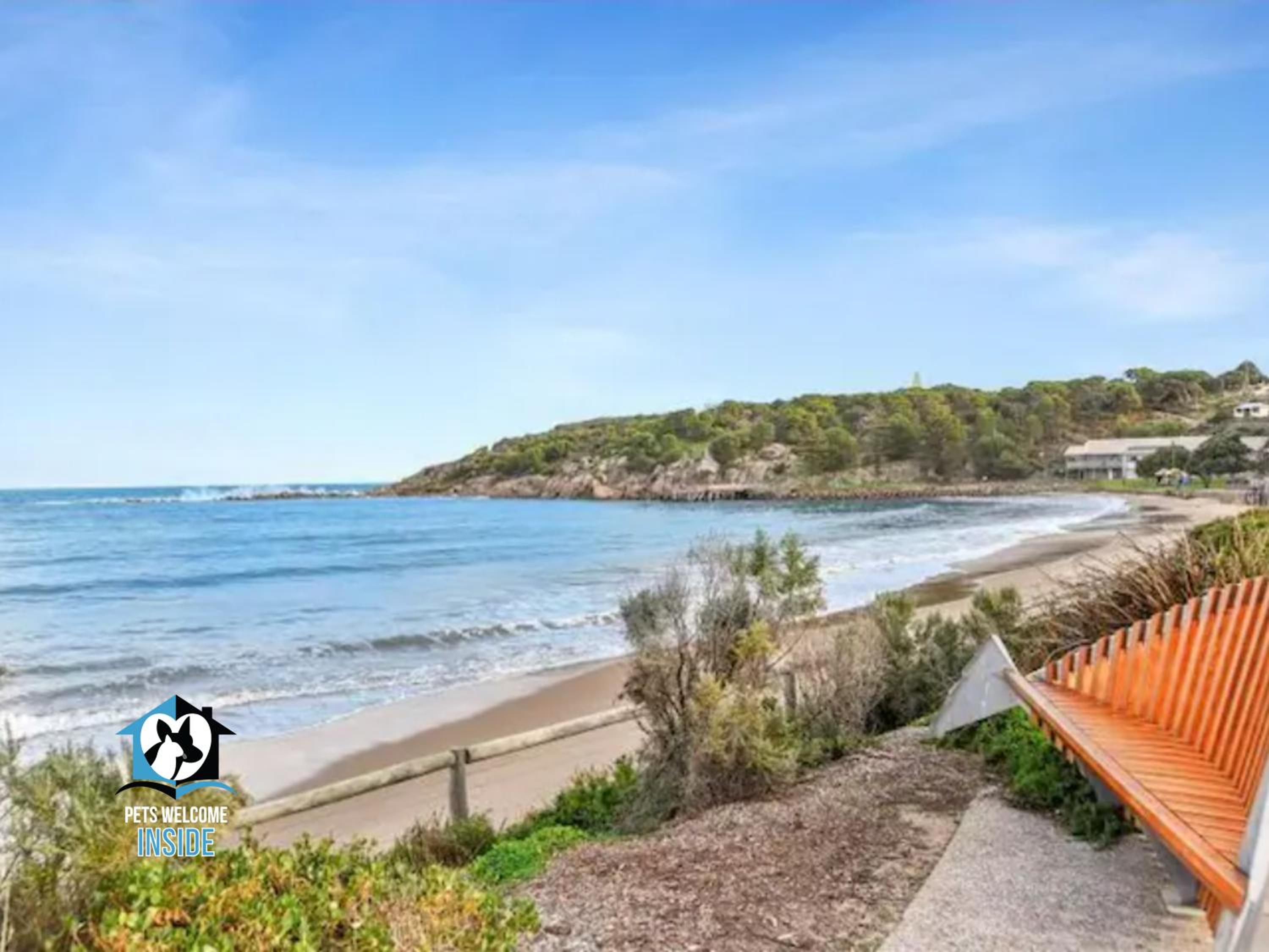 4BR Contemporary Coastal Home with Rural Outlook
