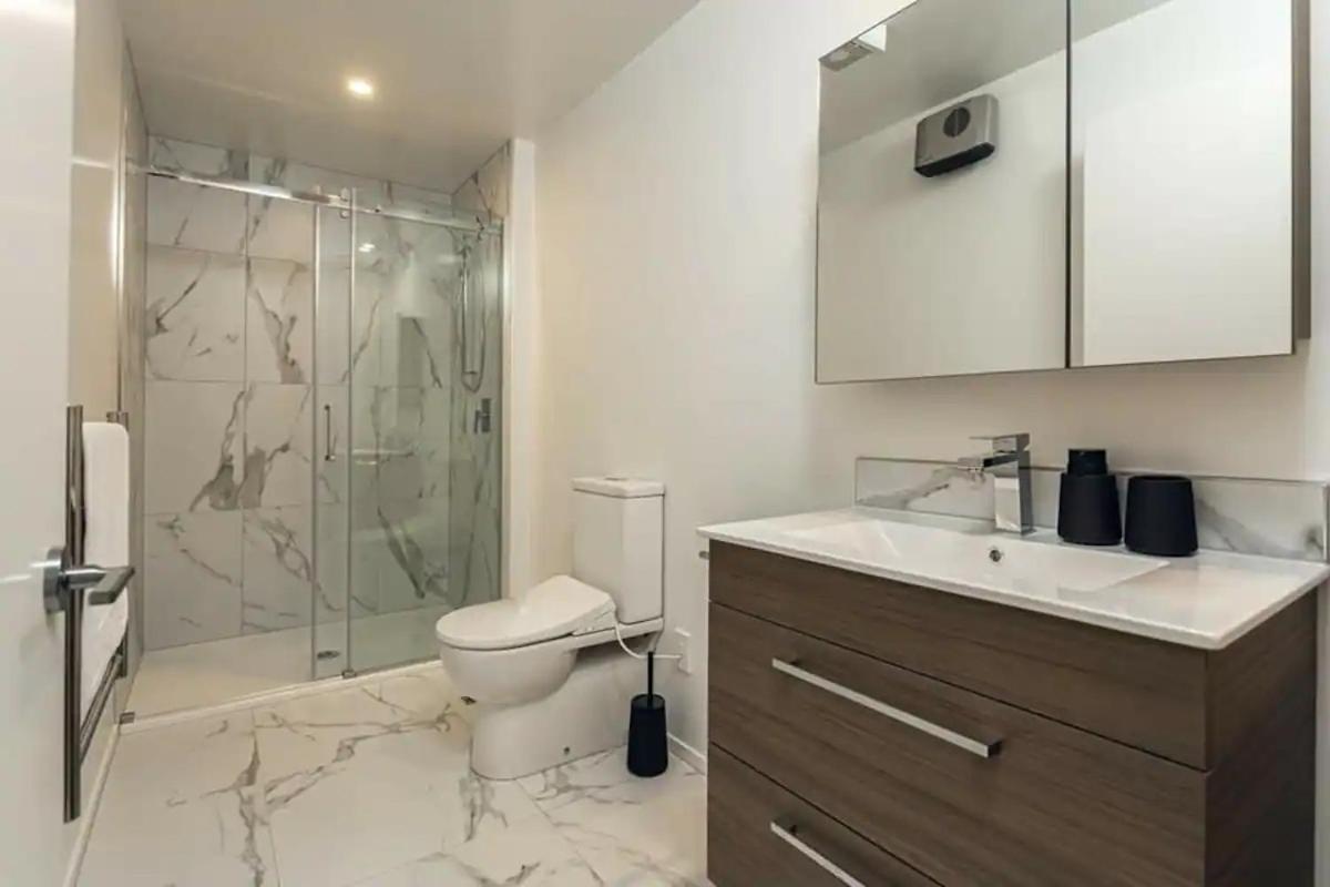 Cozy 1BR Apartment with Hagley Park View