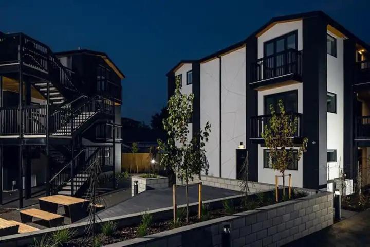 Cozy 1BR Apartment with Hagley Park View
