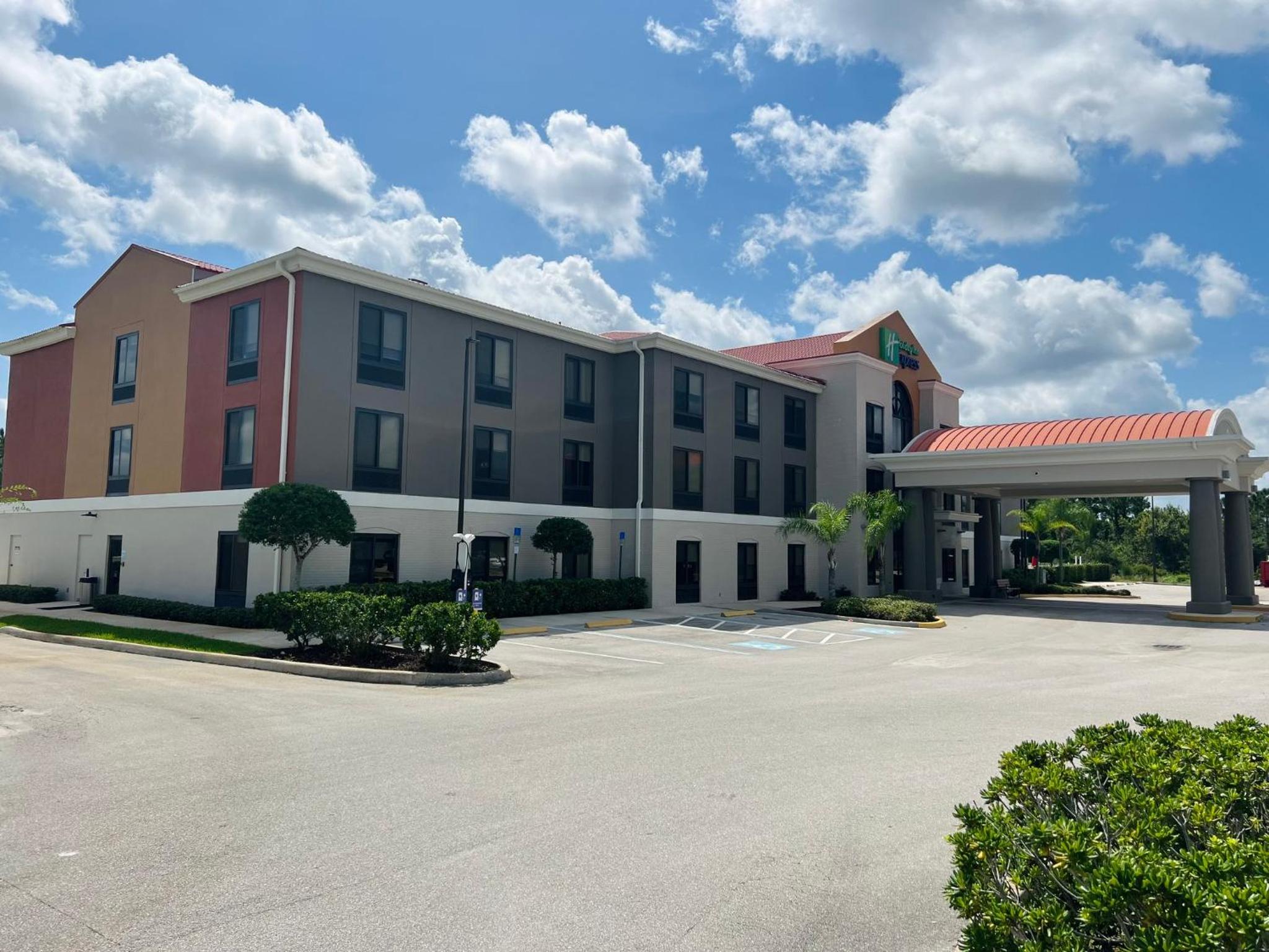 Sebring Vacations - Holiday Inn Express Suites Sebring, an IHG Hotel - Property Image 19