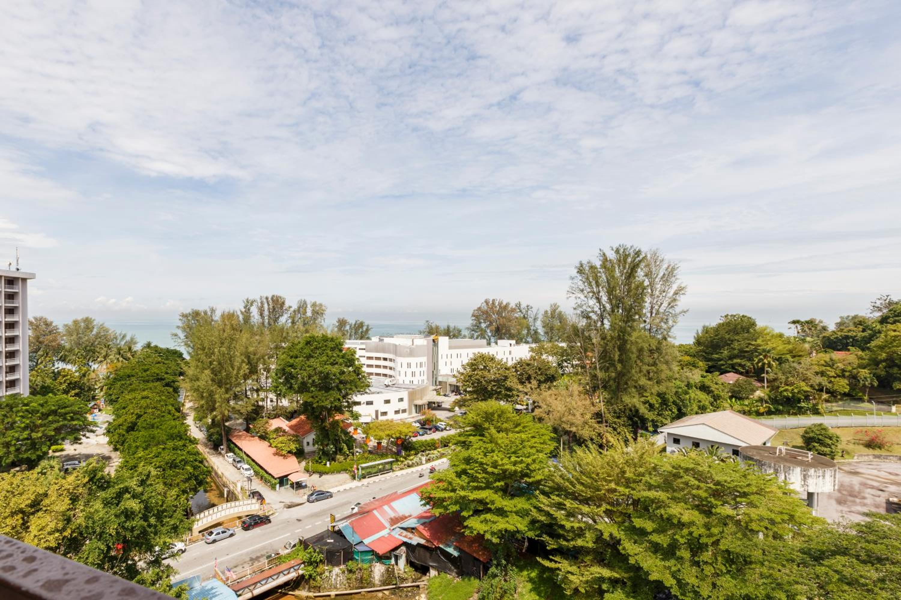EE's Surfer's House - Seaview, 3 min walk to beach photo 7