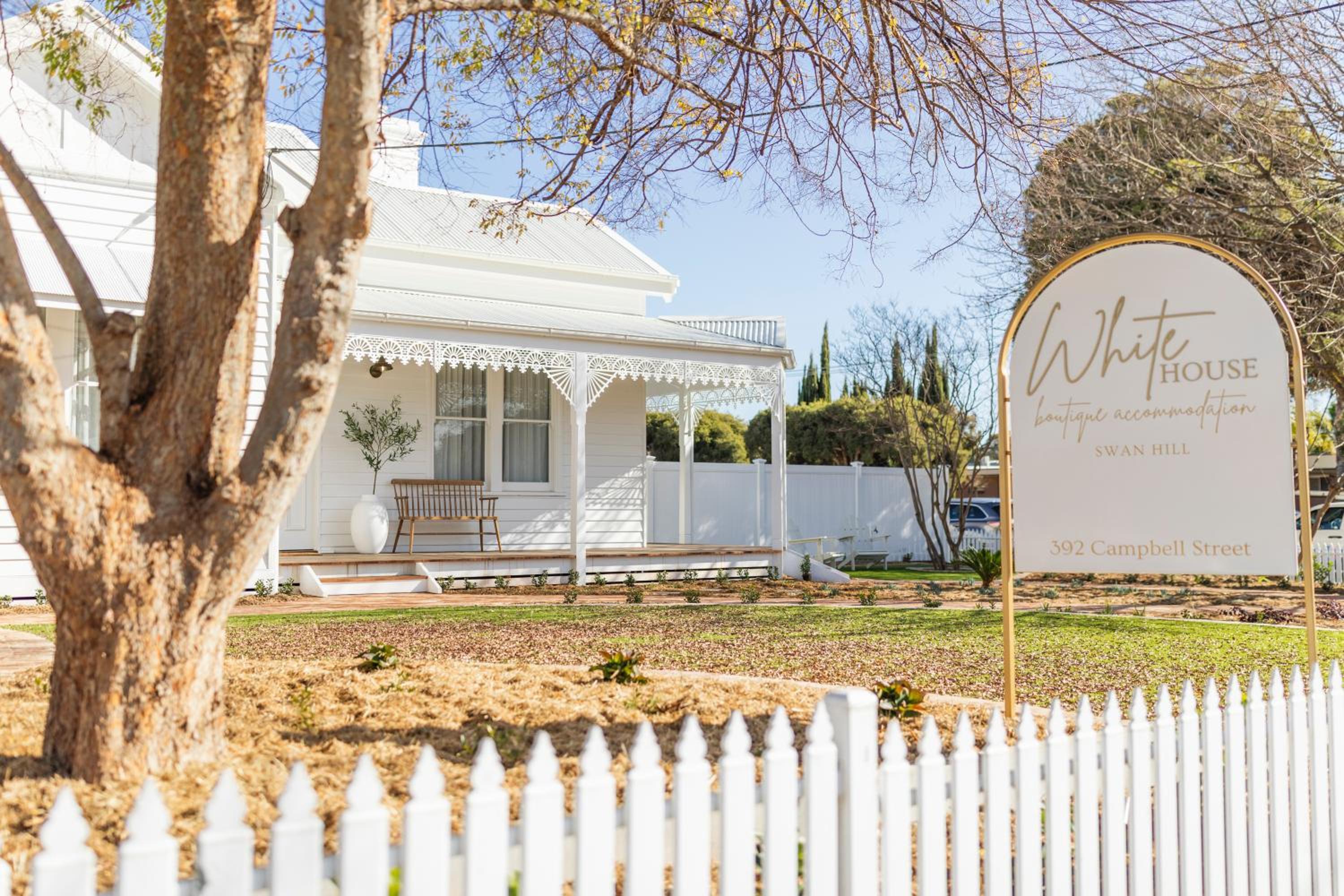 White House Swan Hill