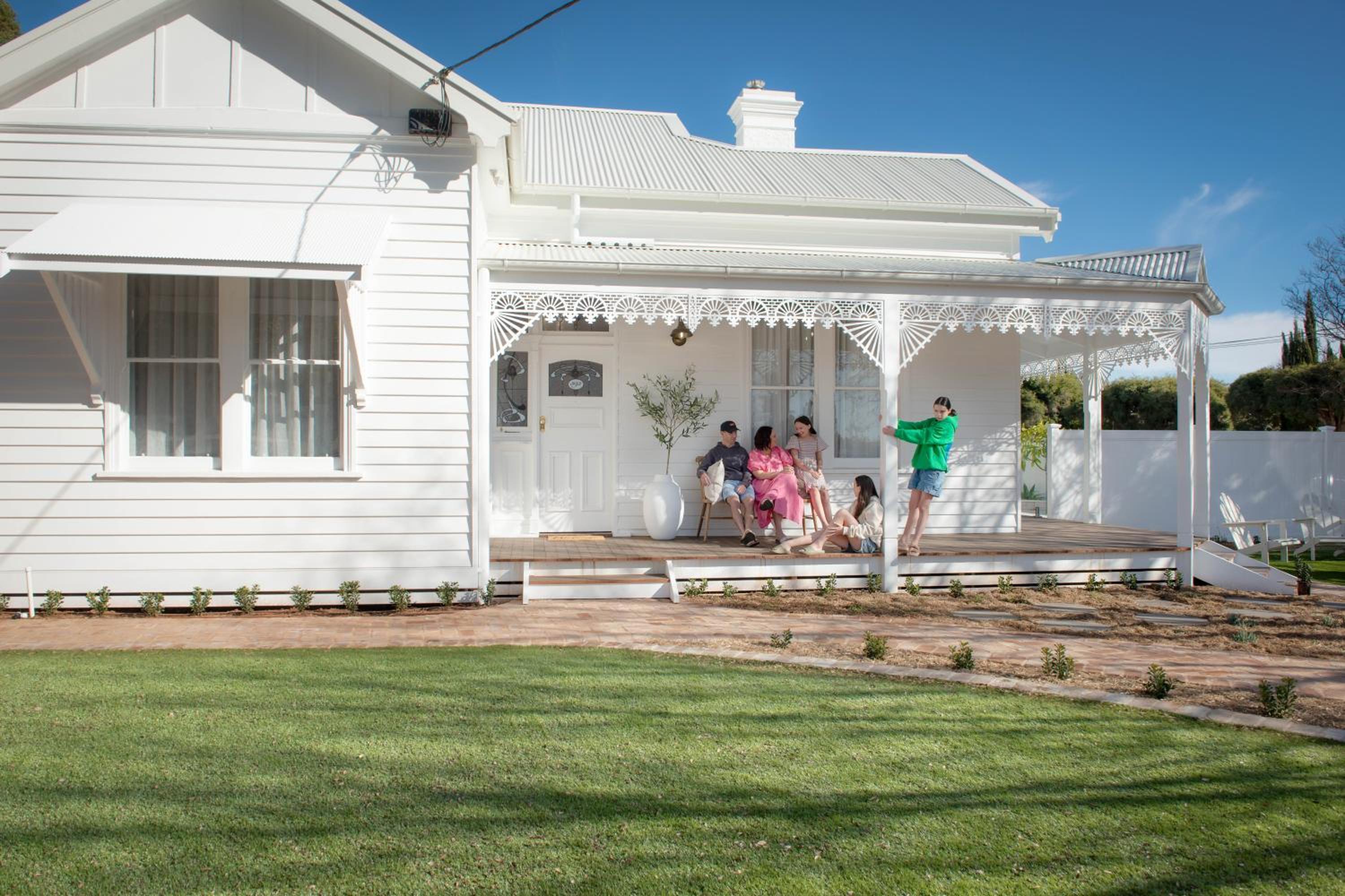 White House Swan Hill