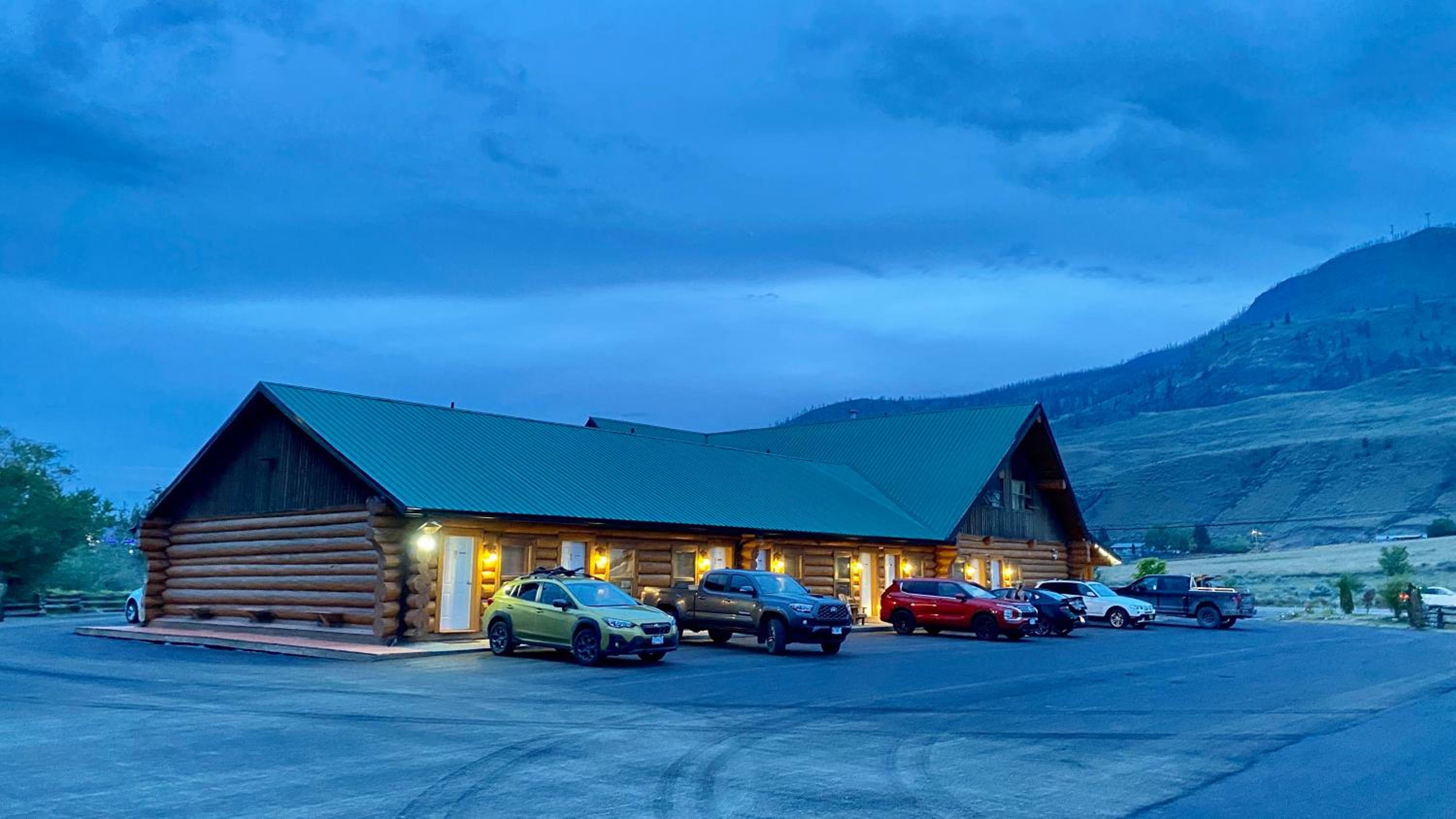 Bear's Claw Lodge view 4