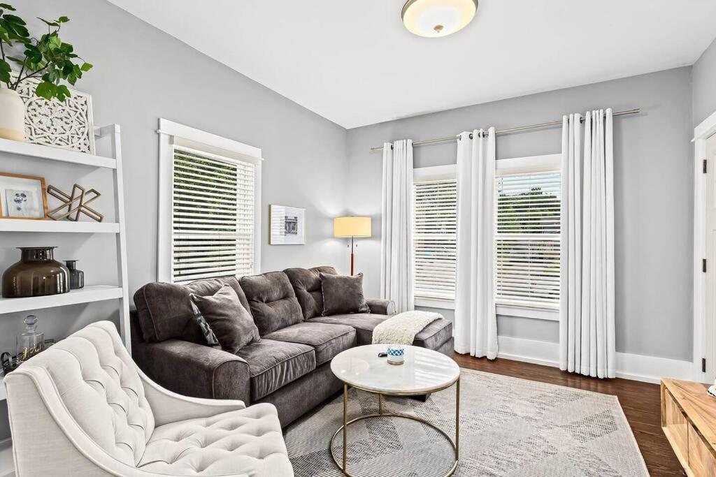 Fresh, Contemporary 2BR Home in Downtown Royal Oak view 2