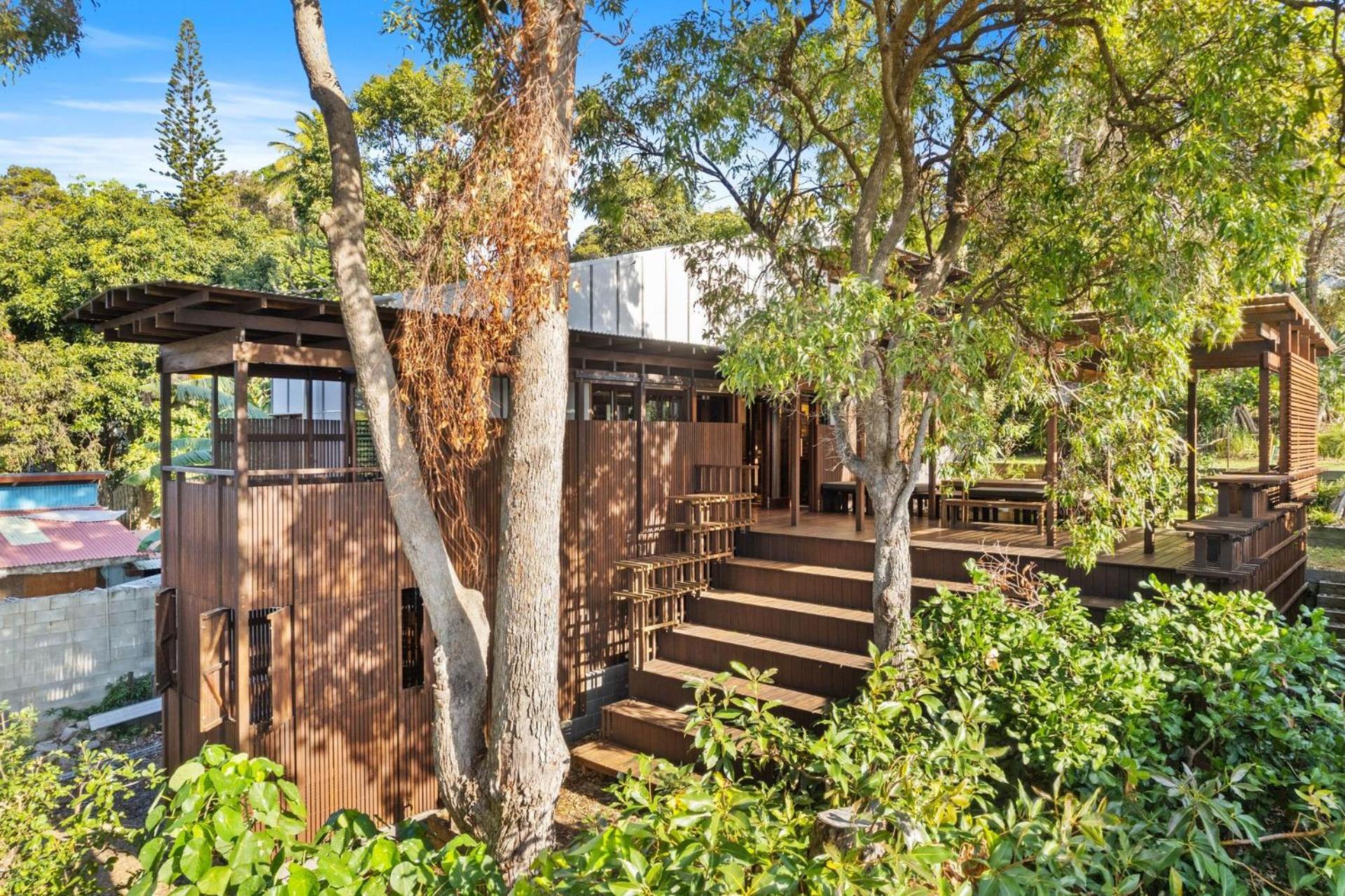 Moonshine Beach Shack by Discover Stradbroke