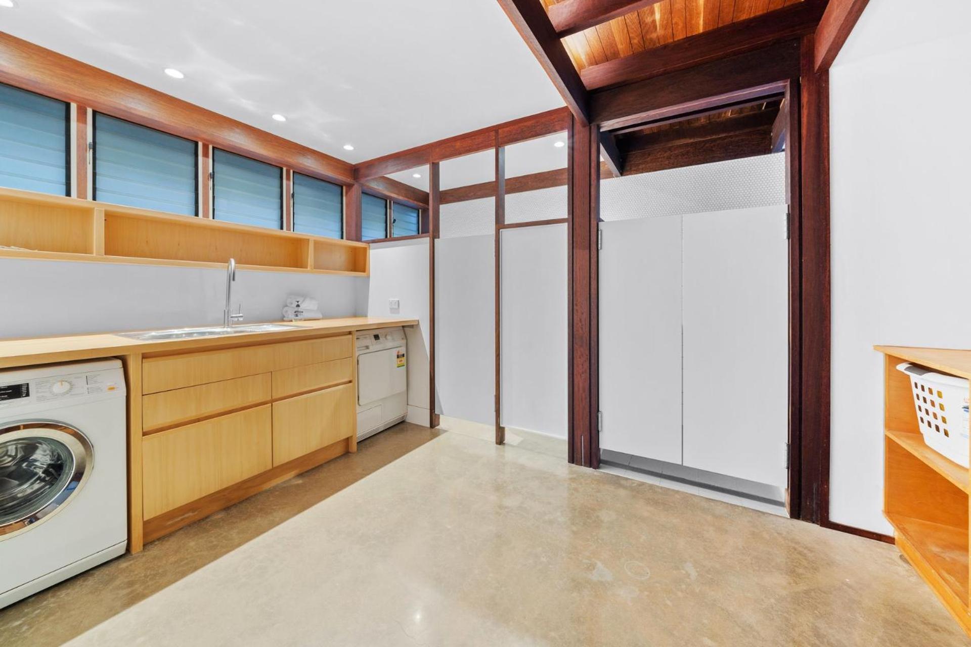 Moonshine Beach Shack by Discover Stradbroke